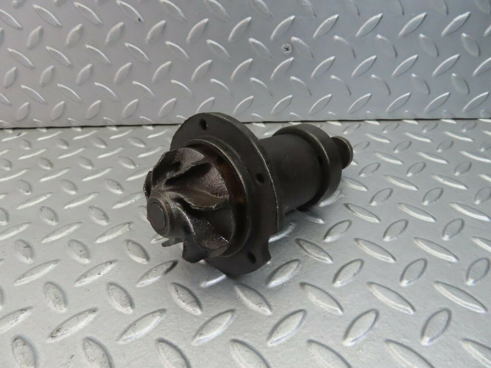 8775 Mercedes-Benz W114 Water Pump 1102010110