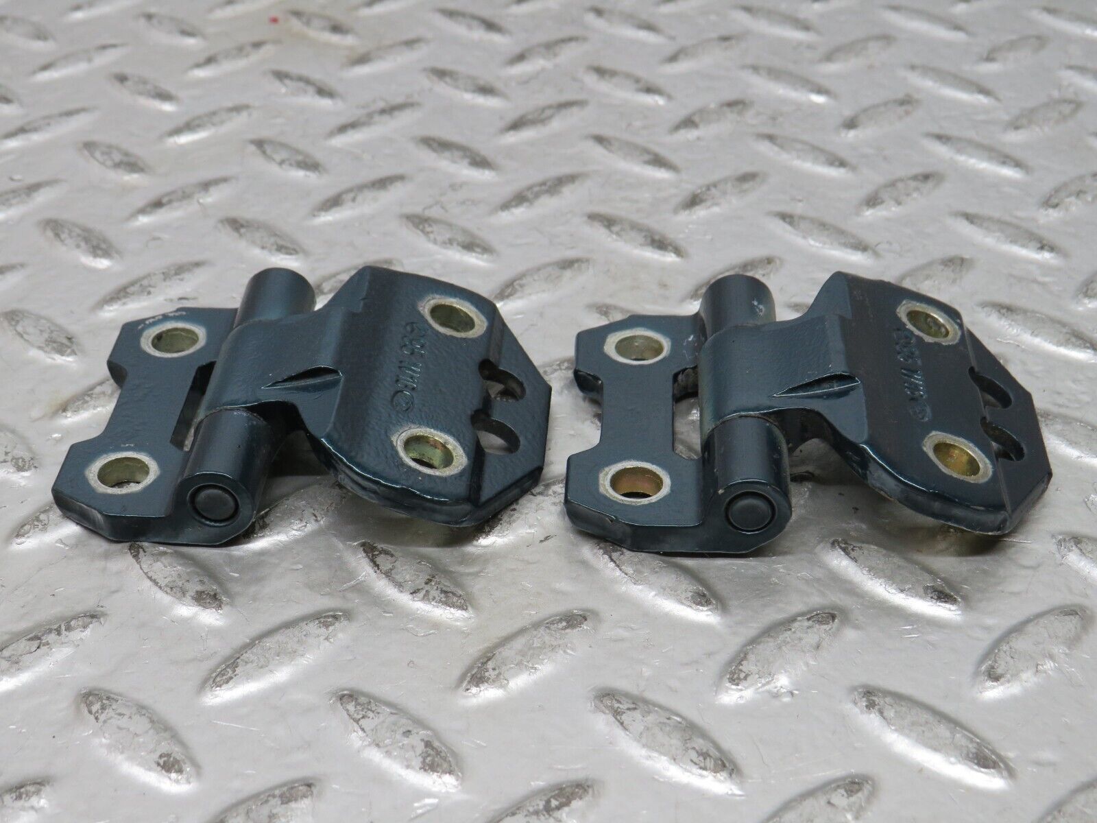 27621 Mercedes-Benz S124 300TE Wagon Right Door Hinge Pair