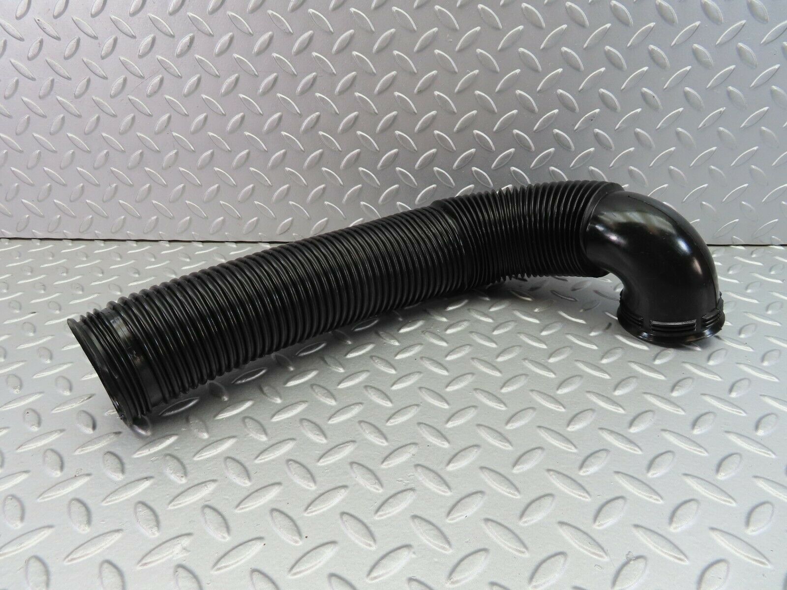 7339 Mercedes-Benz W116 450SE Dashboard Air Vent Ducting