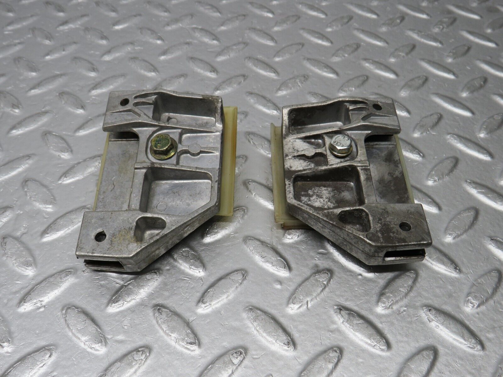 38355 Mercedes-Benz R129 280SL Coupe Door Window Guide Bracket 1247250132 1247250232