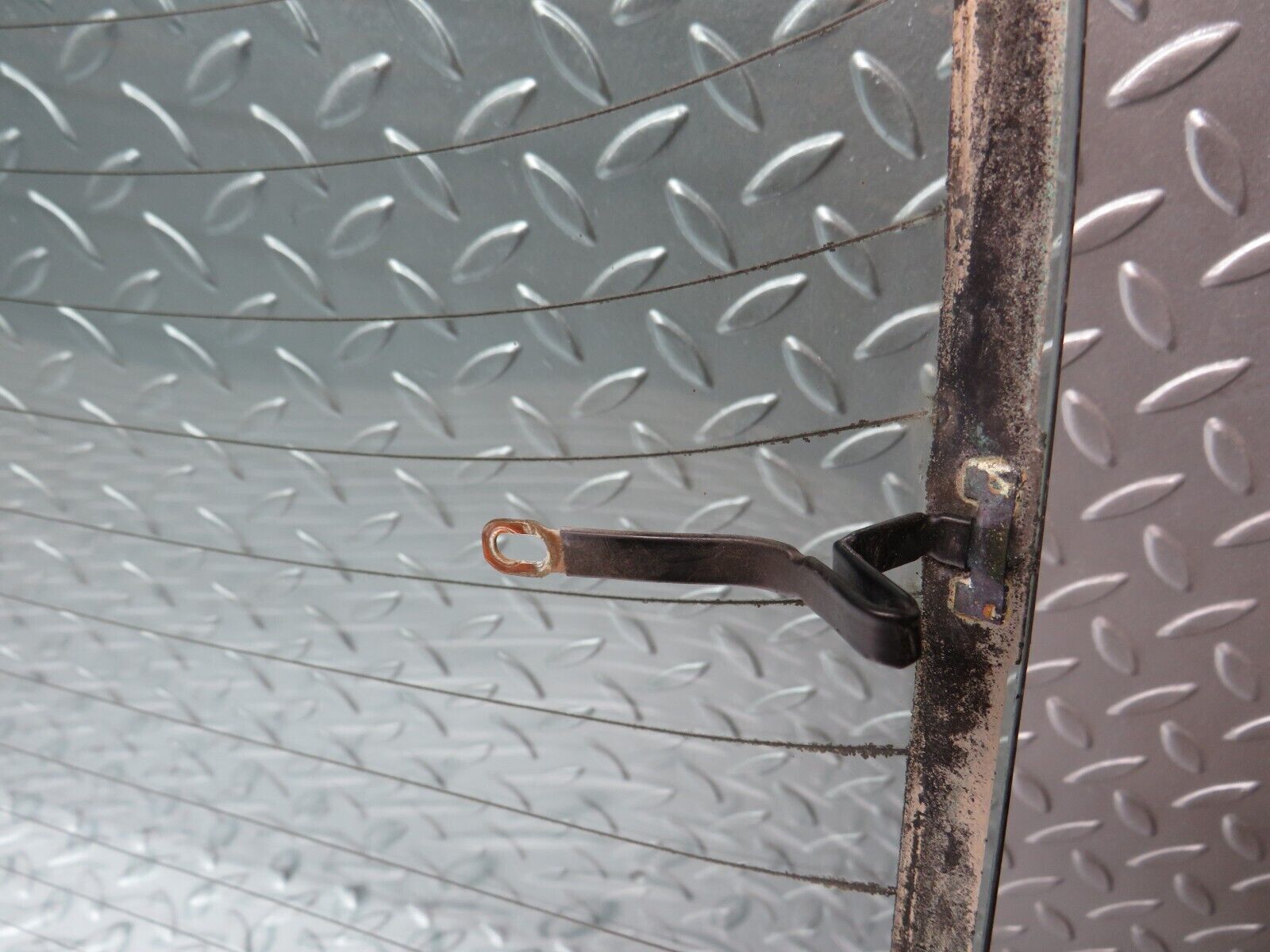 26820 Mercedes-Benz W123 240D Rear Heated Windscreen Glass