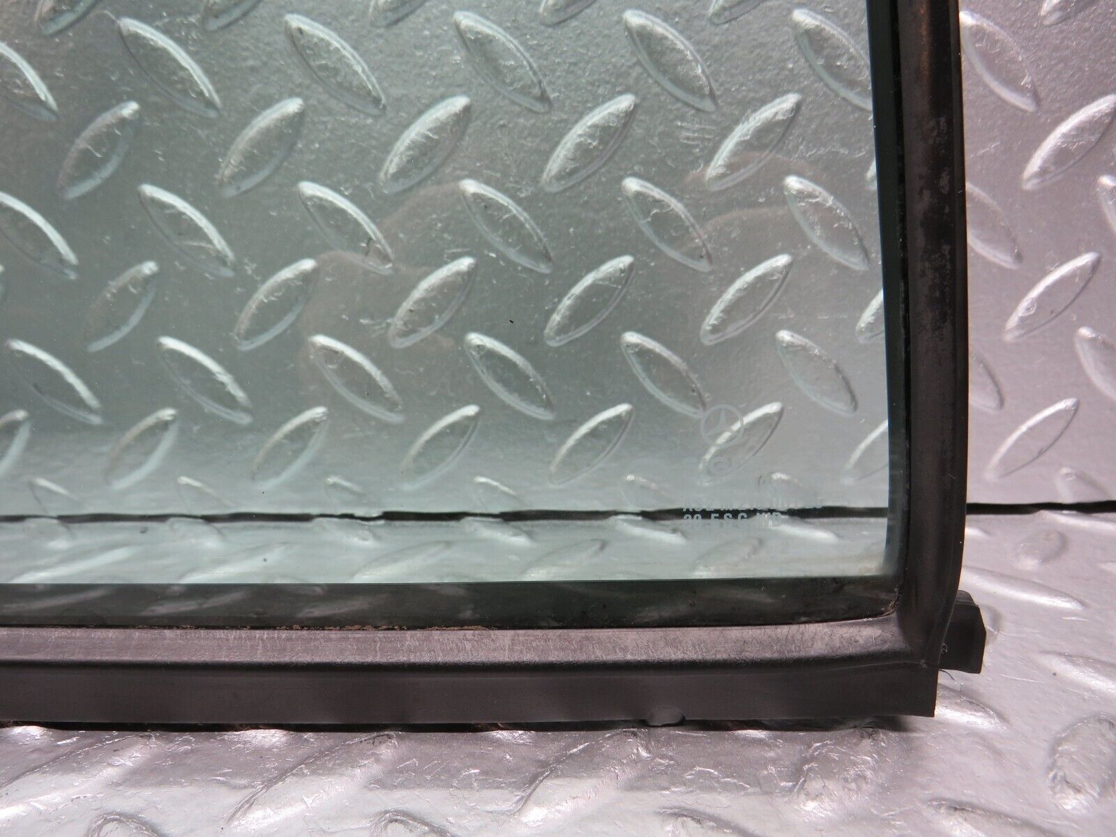 30443 Mercedes-Benz W124 230E Rear Right Quarter Window Glass 1247350624