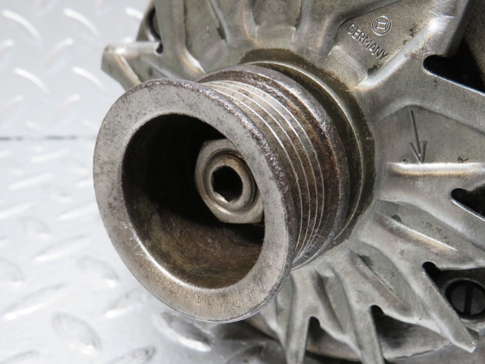 32673 Mercedes-Benz S124 300TE Wagon Generator Alternator Bosch 0120489328