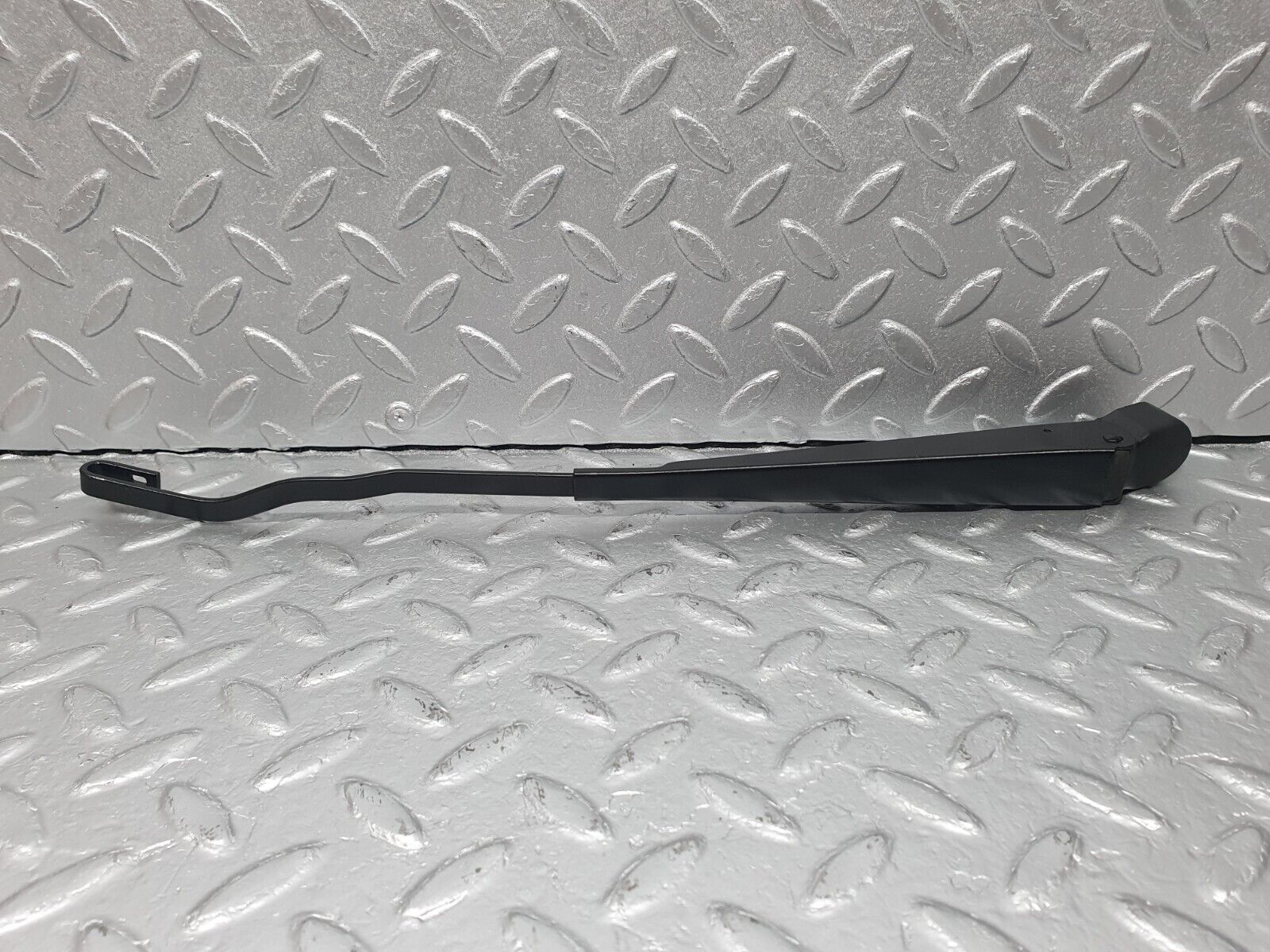 40730 Mercedes-Benz W123 300D Wiper Arm Bosch Right Side 3399990553