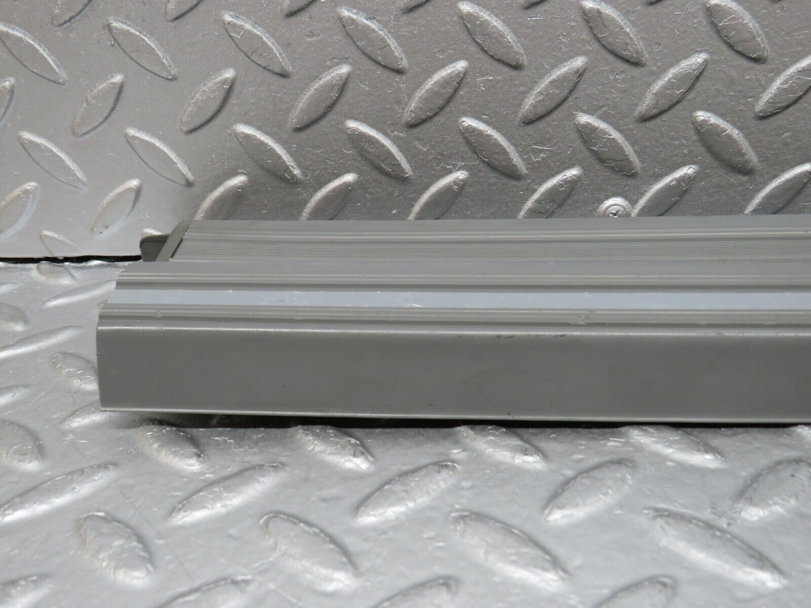 35991 Mercedes-Benz W126 420SE Rear Right Door Sill Trim Grey