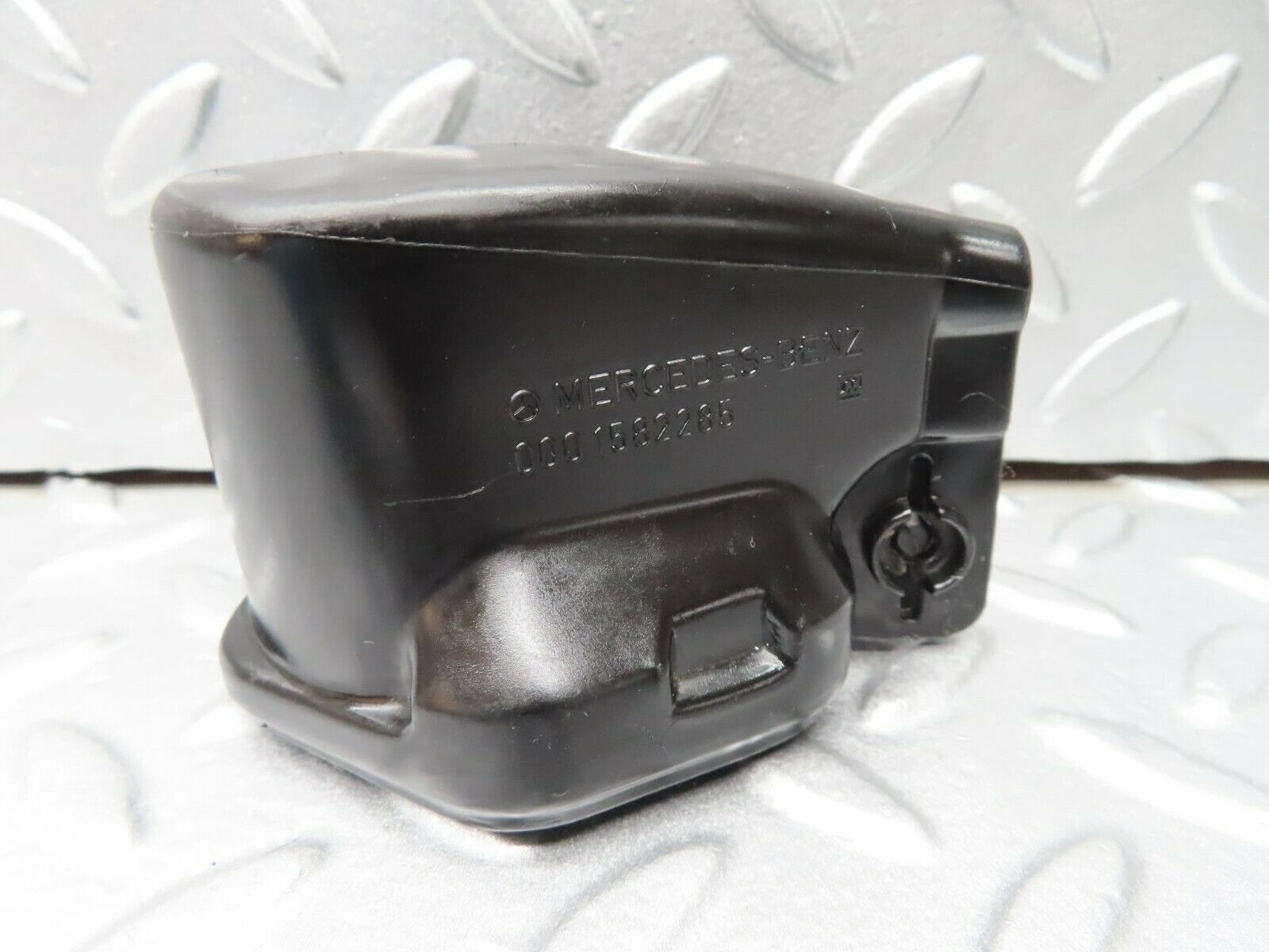 16307 Mercedes-Benz W124 260E Ignition Coil Cover Cap 0001582285