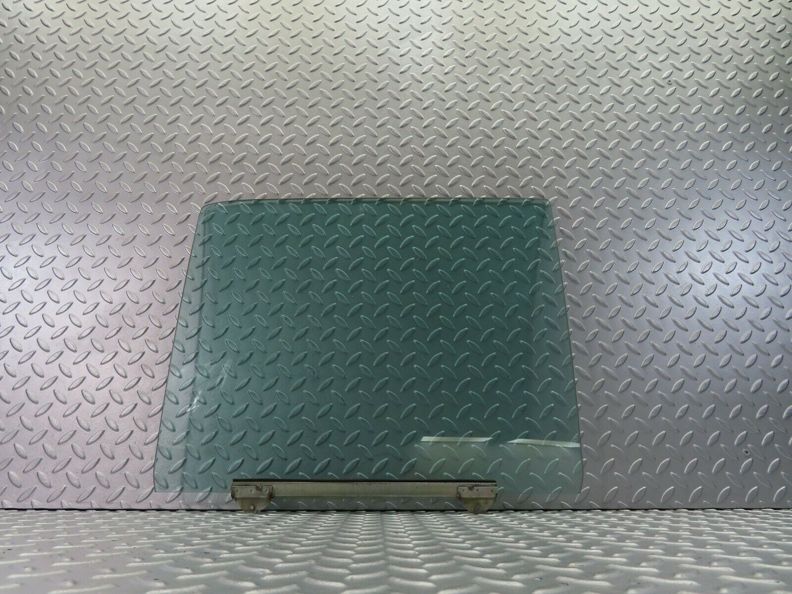 7887 Mercedes-Benz W115 220D Rear Right Door Window Glass