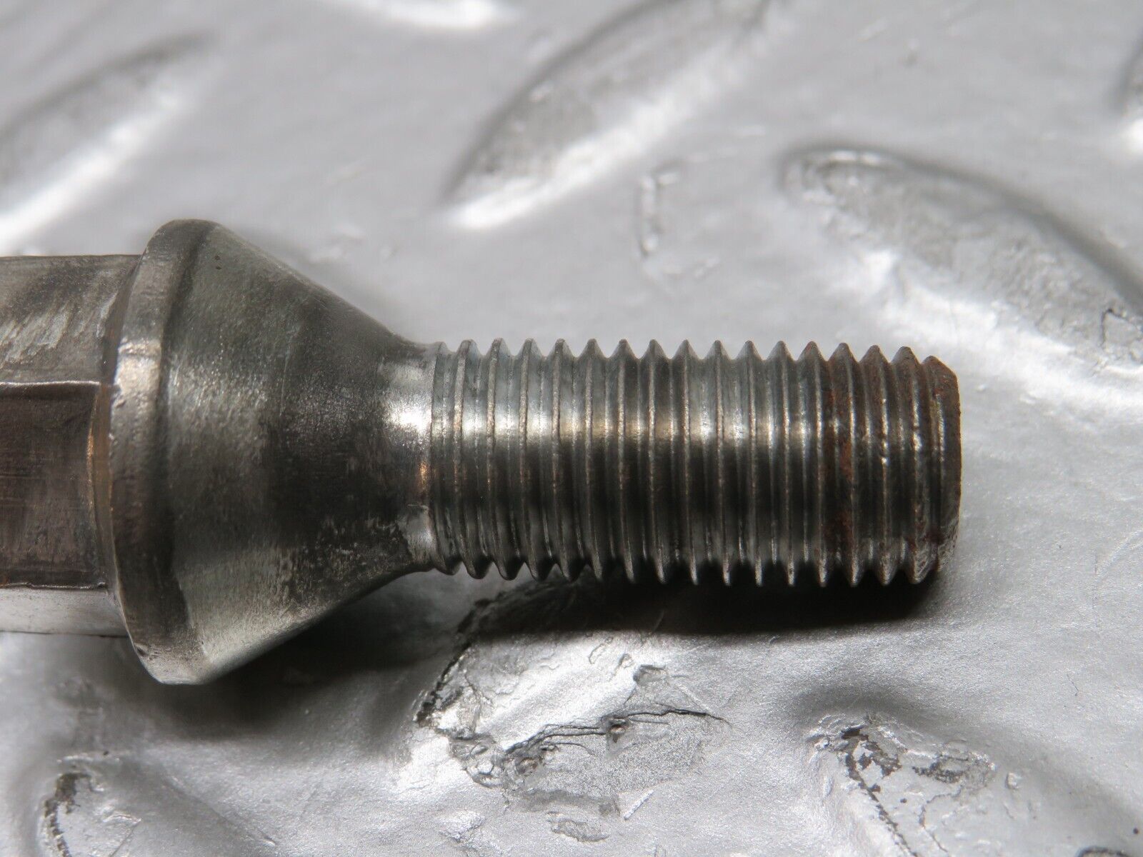 31863 Mercedes-Benz 5x Alloy Wheel Lug Bolt M12x1.5