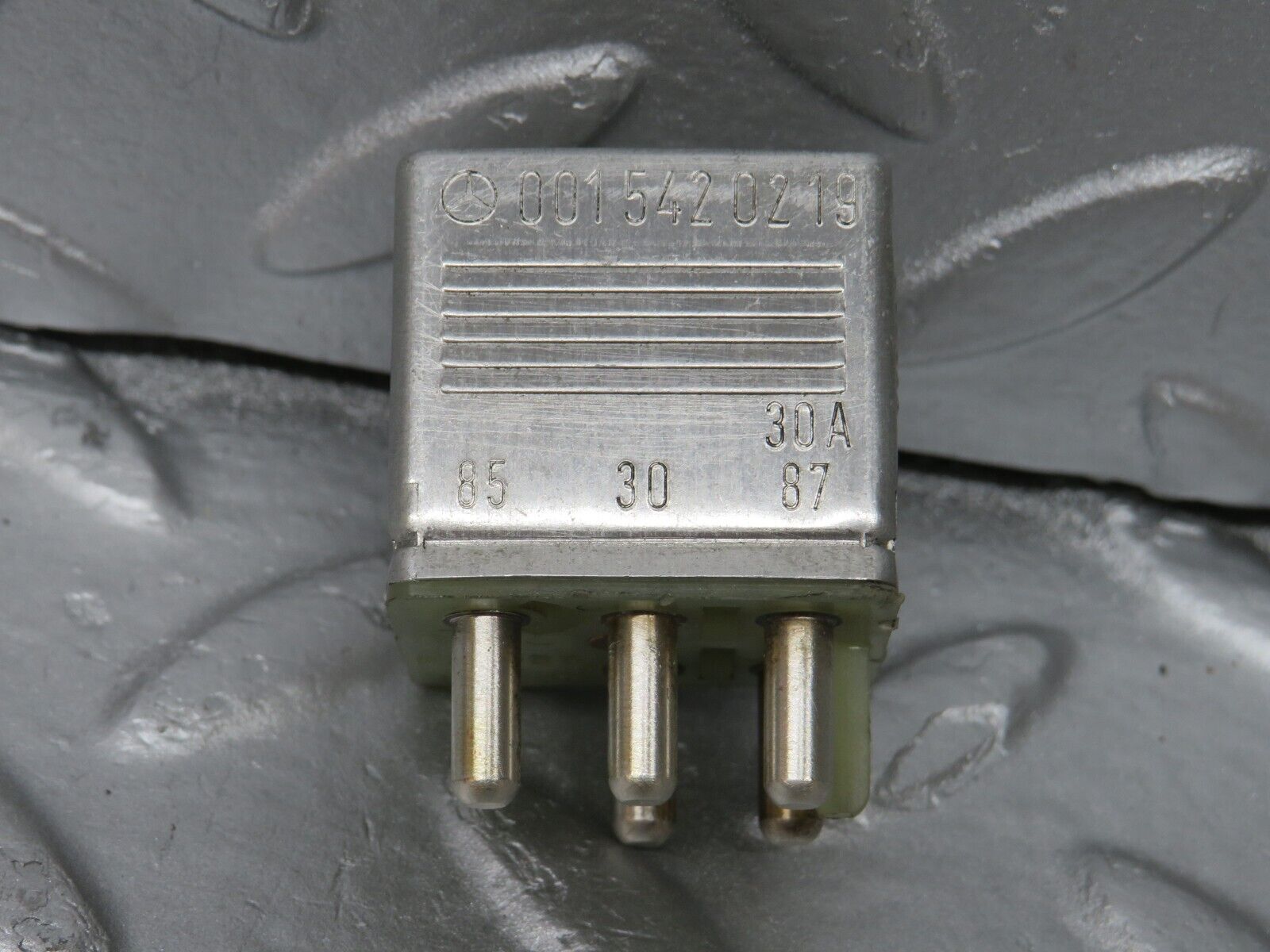 36090 Mercedes-Benz W126 420SE Multi Purpose Relay 0015420219