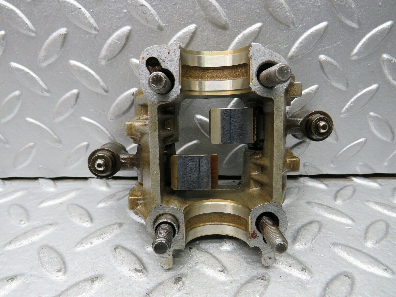 21739 Mercedes-Benz W126 300SE Rocker Arms Camshaft Bearing Block 1030510110