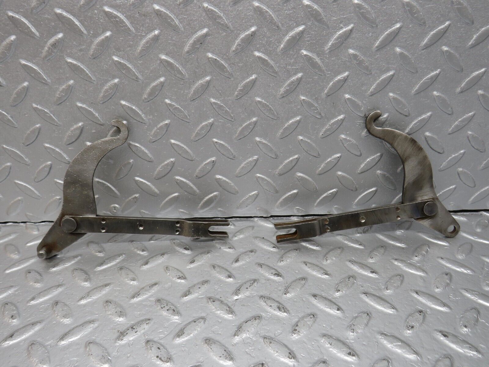 40504 Mercedes-Benz W110 230 Rear Brake Shoes Accessories Left And Right