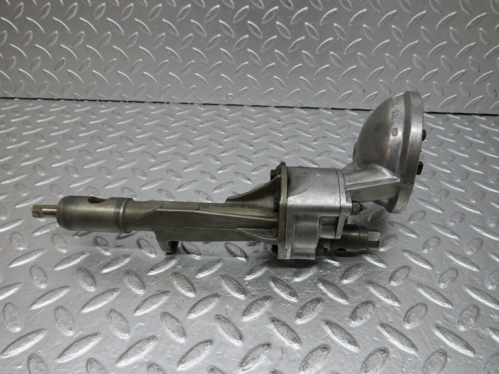 0868 Mercedes-Benz W123 240D Oil Pump 1151800102