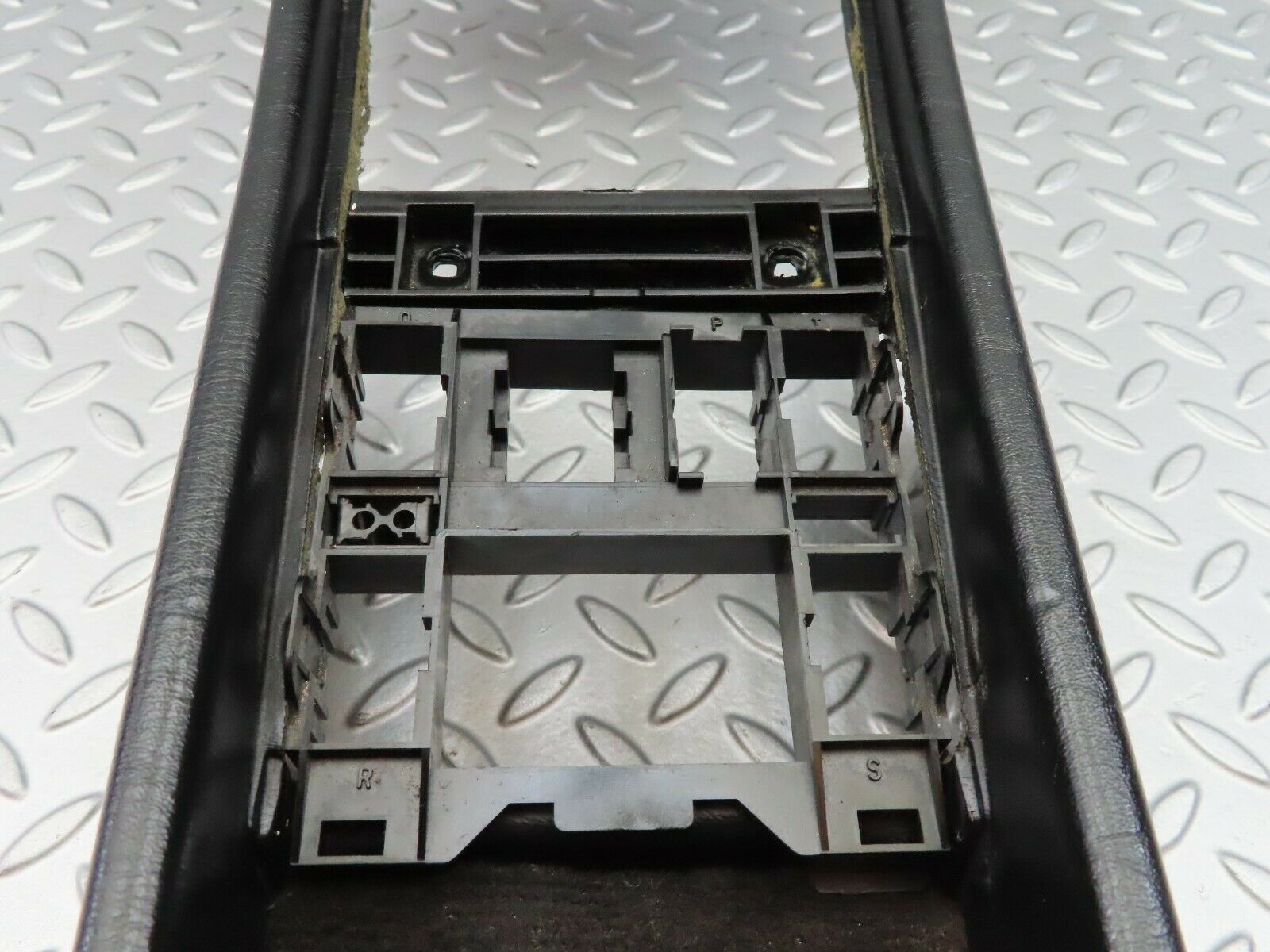 6456 Mercedes-Benz S124 E220 Wagon Centre Console Black