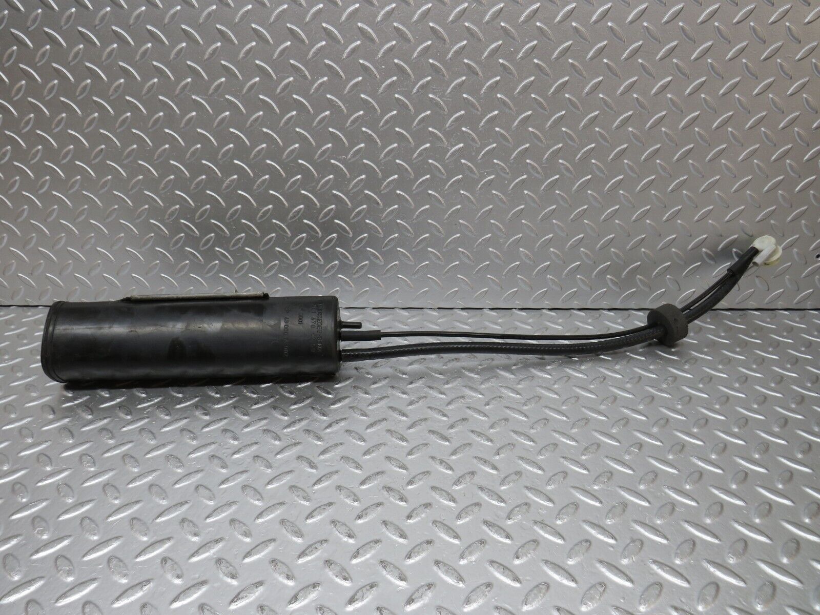 31843 Mercedes-Benz W201 190LE 1.8L Fuel Vapor Charcoal Filter Canister With Hose 2014700259
