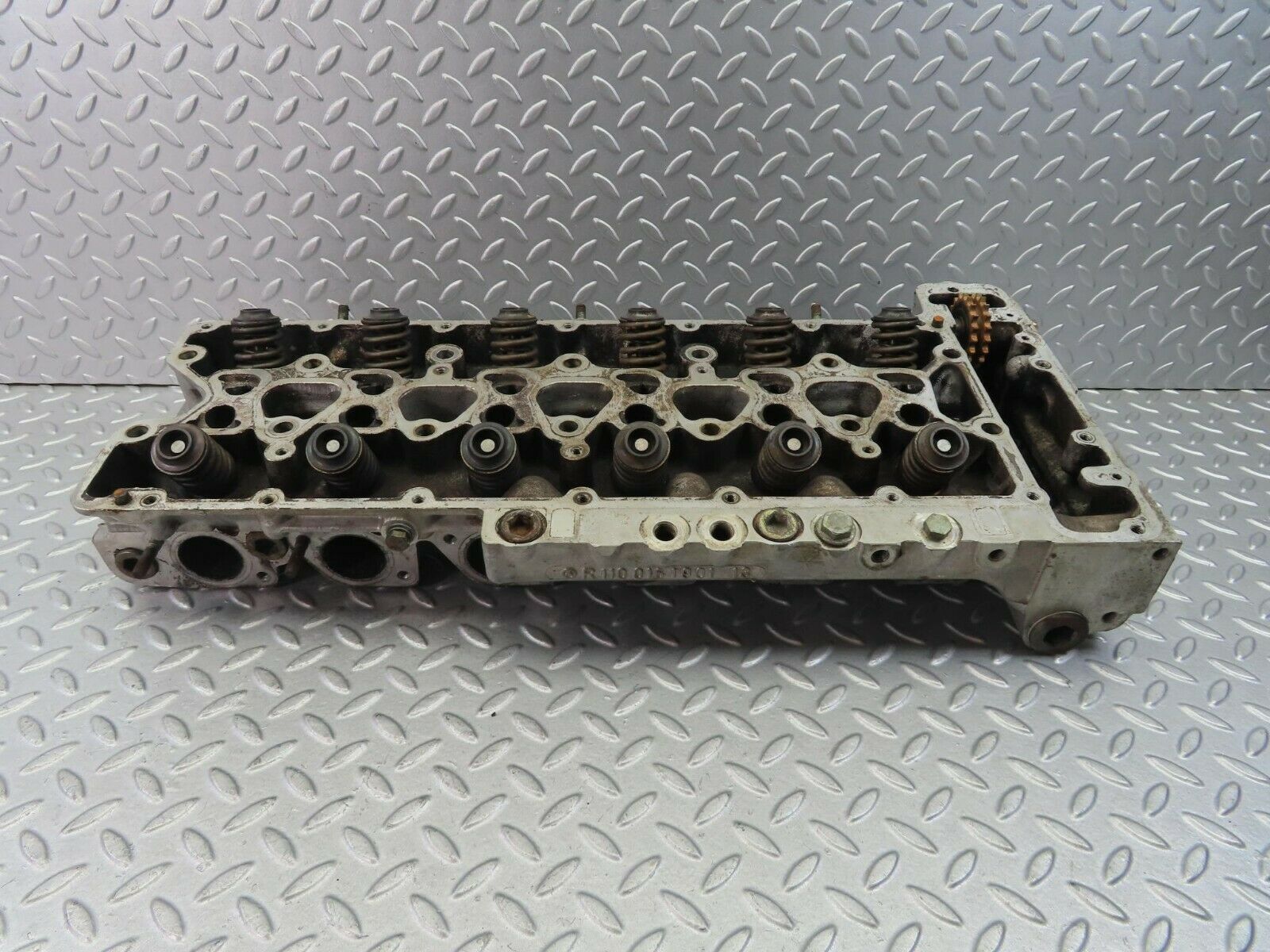 8556 Mercedes-Benz W126 Cylinder Head 1100161901