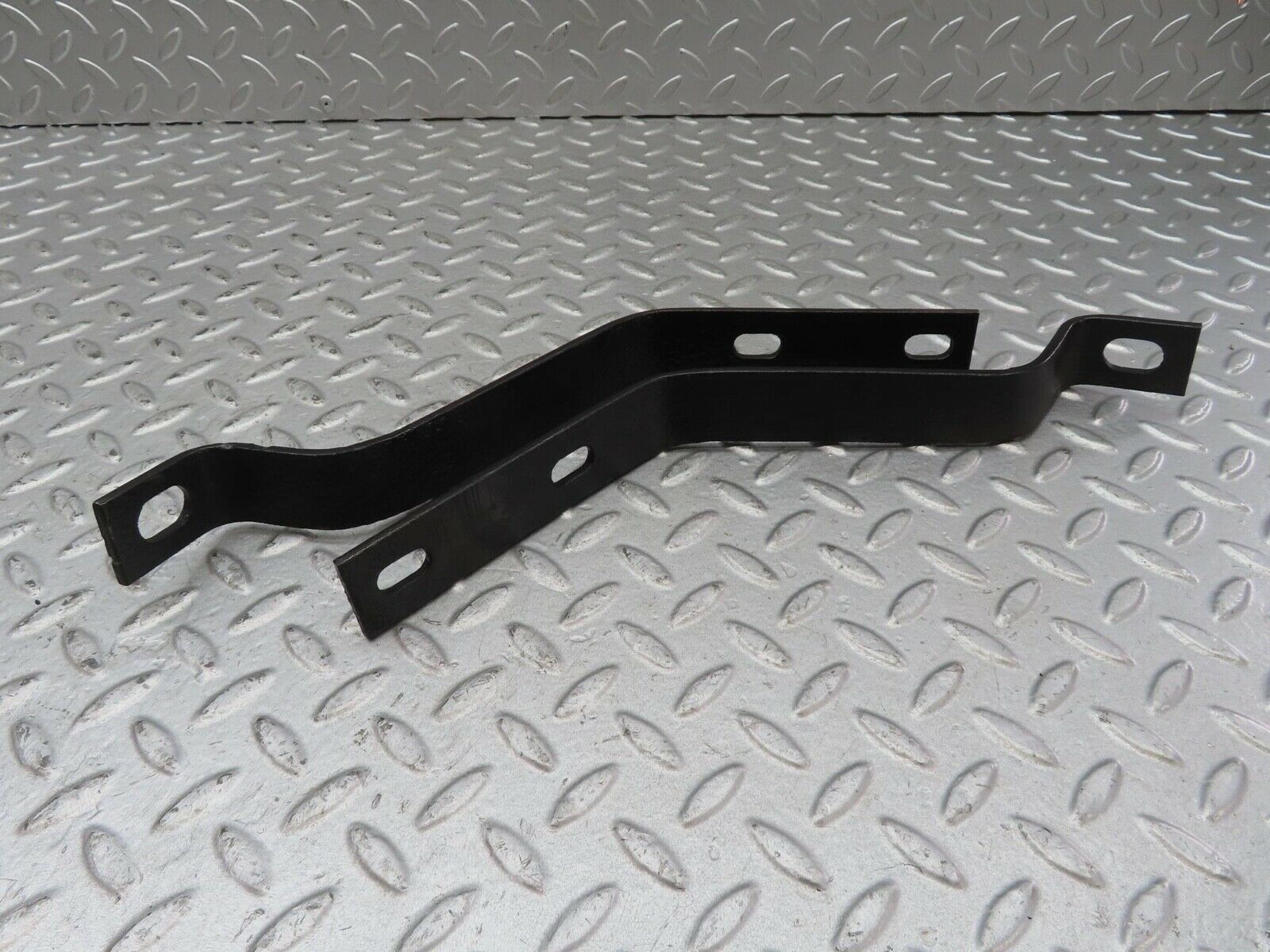 13882 Mercedes-Benz C107 280SLC Front Bumper Bracket