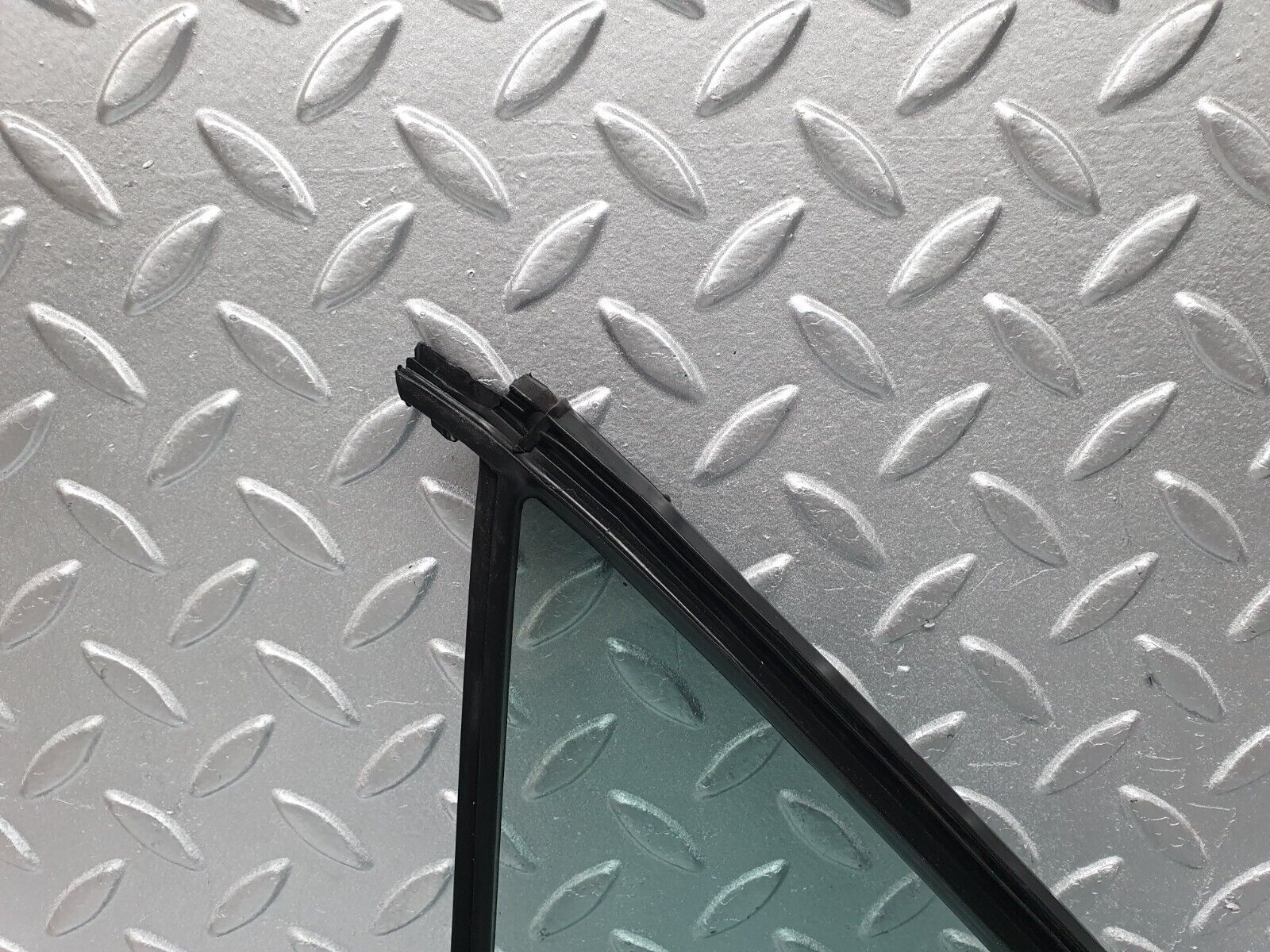 41410 Mercedes-Benz W124 200E Rear Right Quarter Window Glass 1247350624