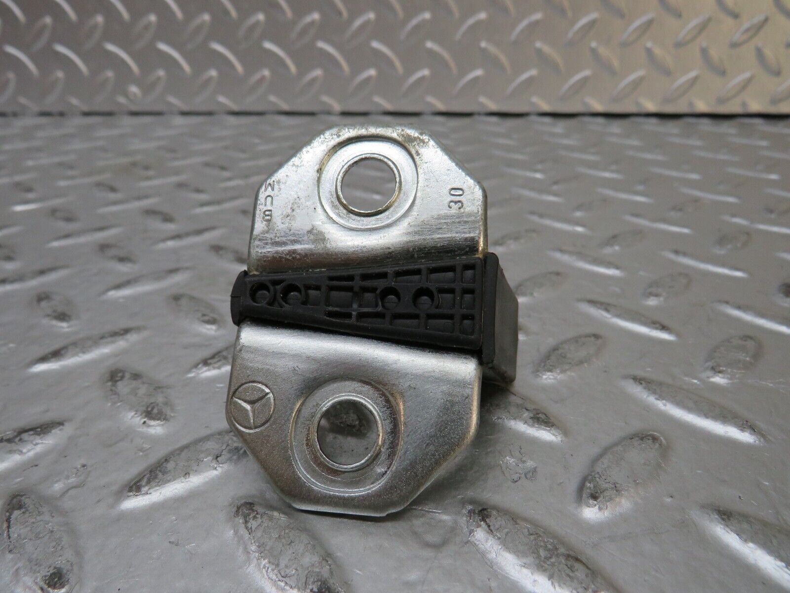 27747 Mercedes-Benz S124 300TE Wagon Door Lock Latch