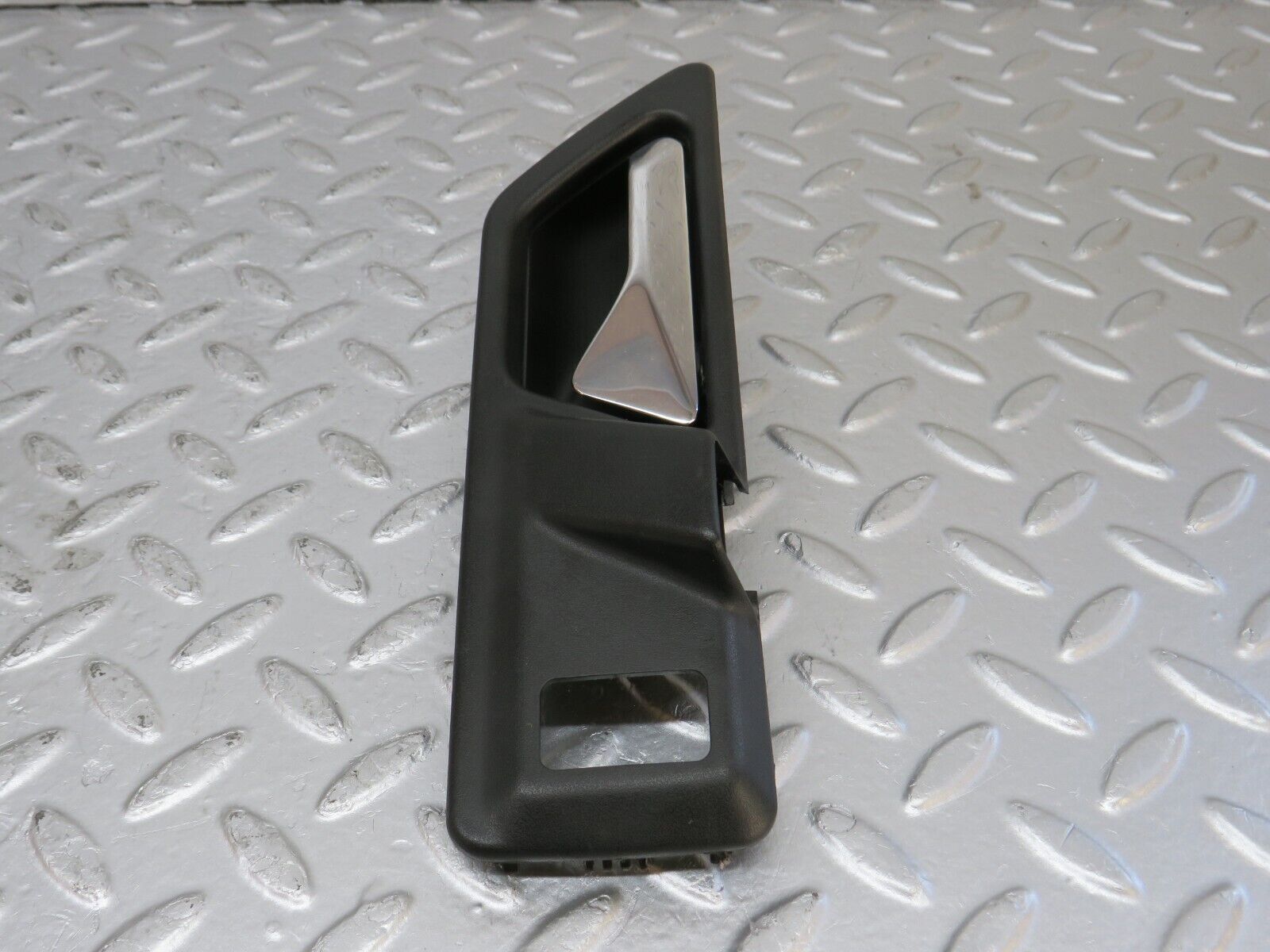 33909 Mercedes-Benz W124 260E Interior Door Handle Rear Left 1247600161