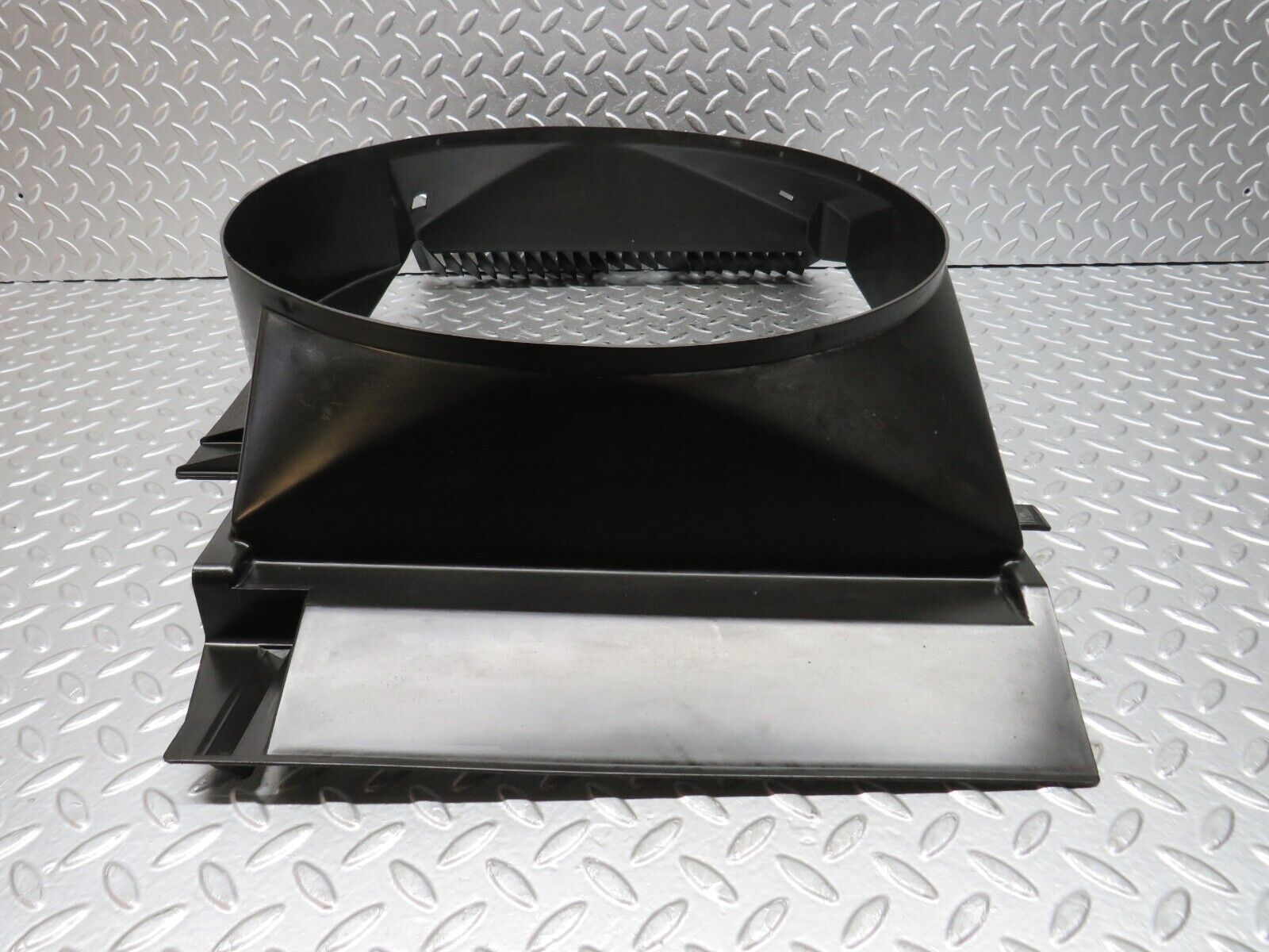 32118 Mercedes-Benz W123 230E Radiator Fan Shroud Fan Cover 1235052055