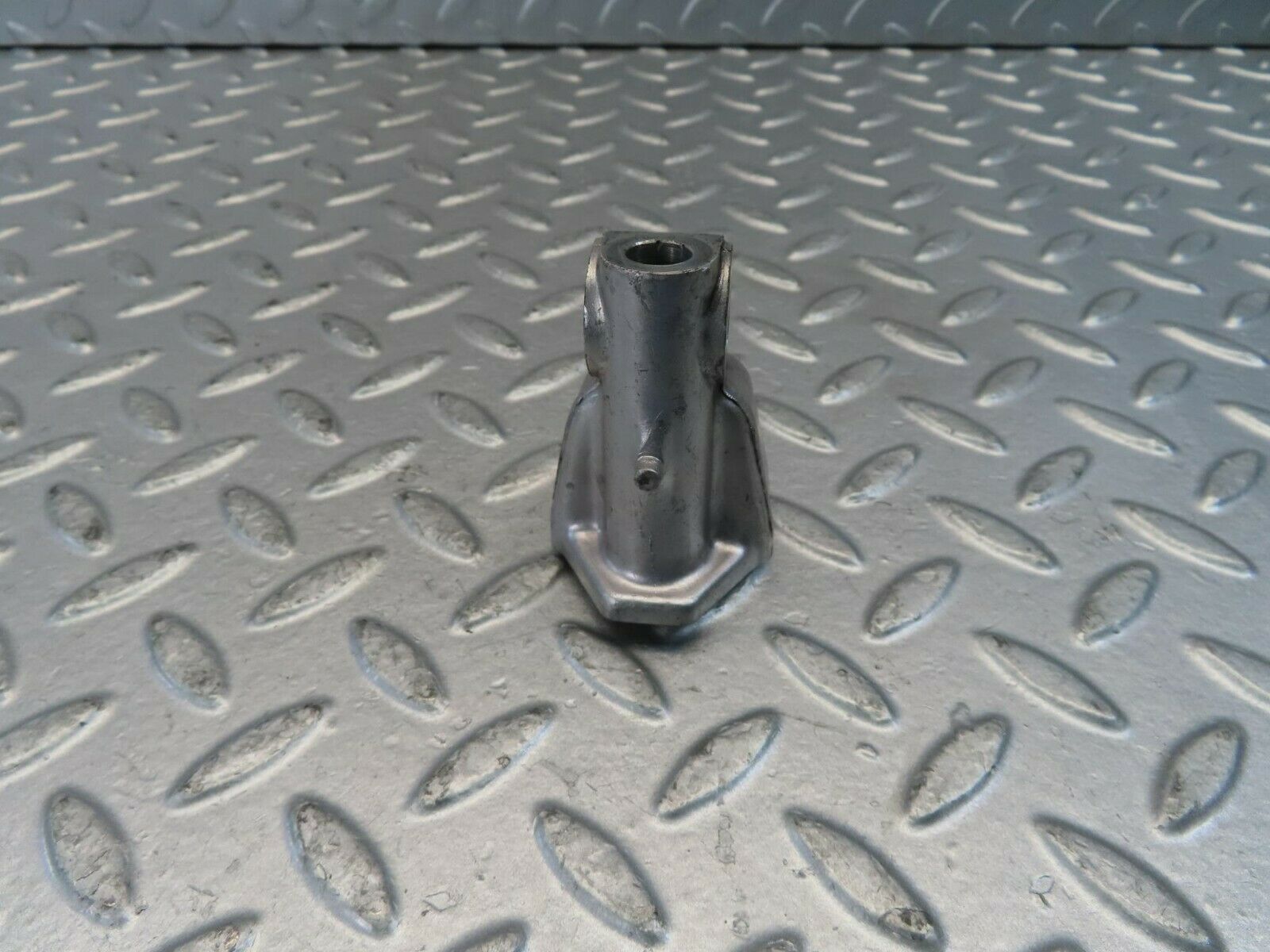 10971 Mercedes-Benz W115 220D Rocker Arm Support 6150550110