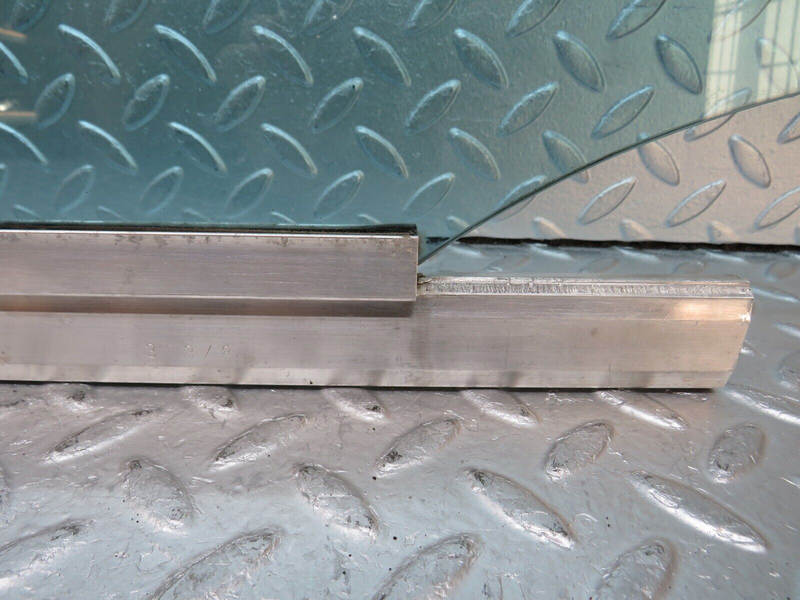 34972 Mercedes-Benz W210 320E Front Right Door Window Glass