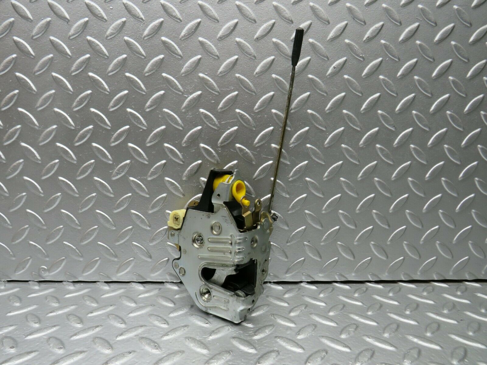 22622 Mercedes-Benz C124 E220 Coupe Left Door Lock Mechanism