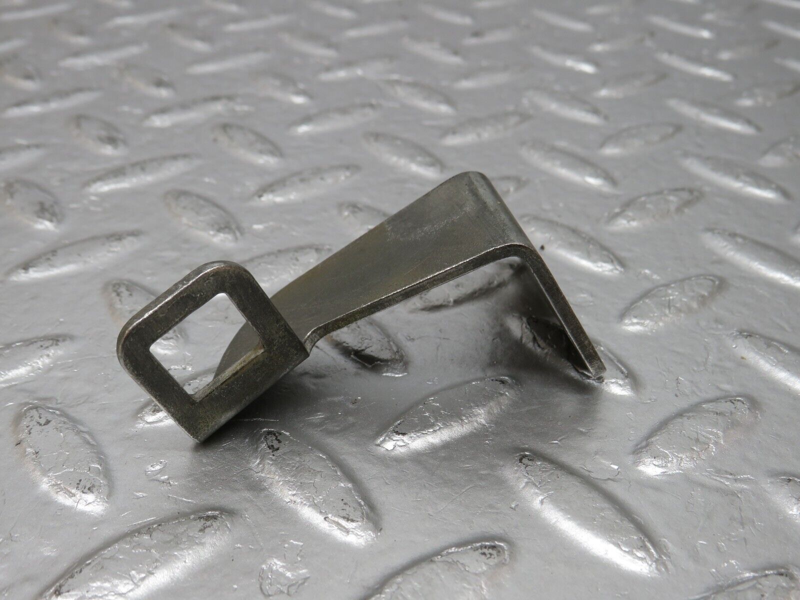 34189 Mercedes-Benz W124 260E Accelerator Cable Bracket Holder