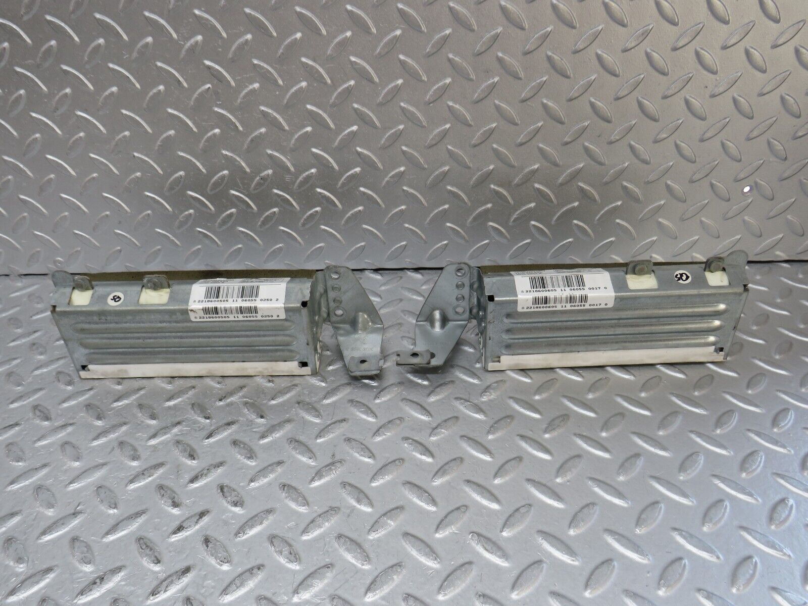 35172 Mercedes-Benz W221 Rear Shoulder Airbag 2218600605 2218600505