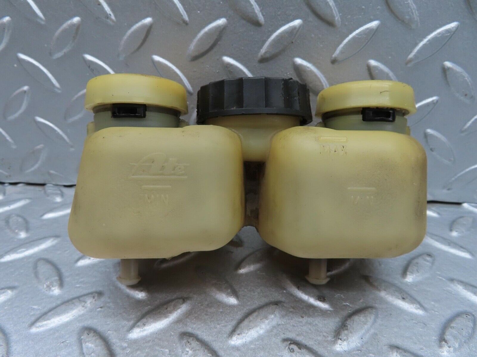 12597 Mercedes-Benz W108 280SE 3.5 Brake Fluid Reservoir Tank