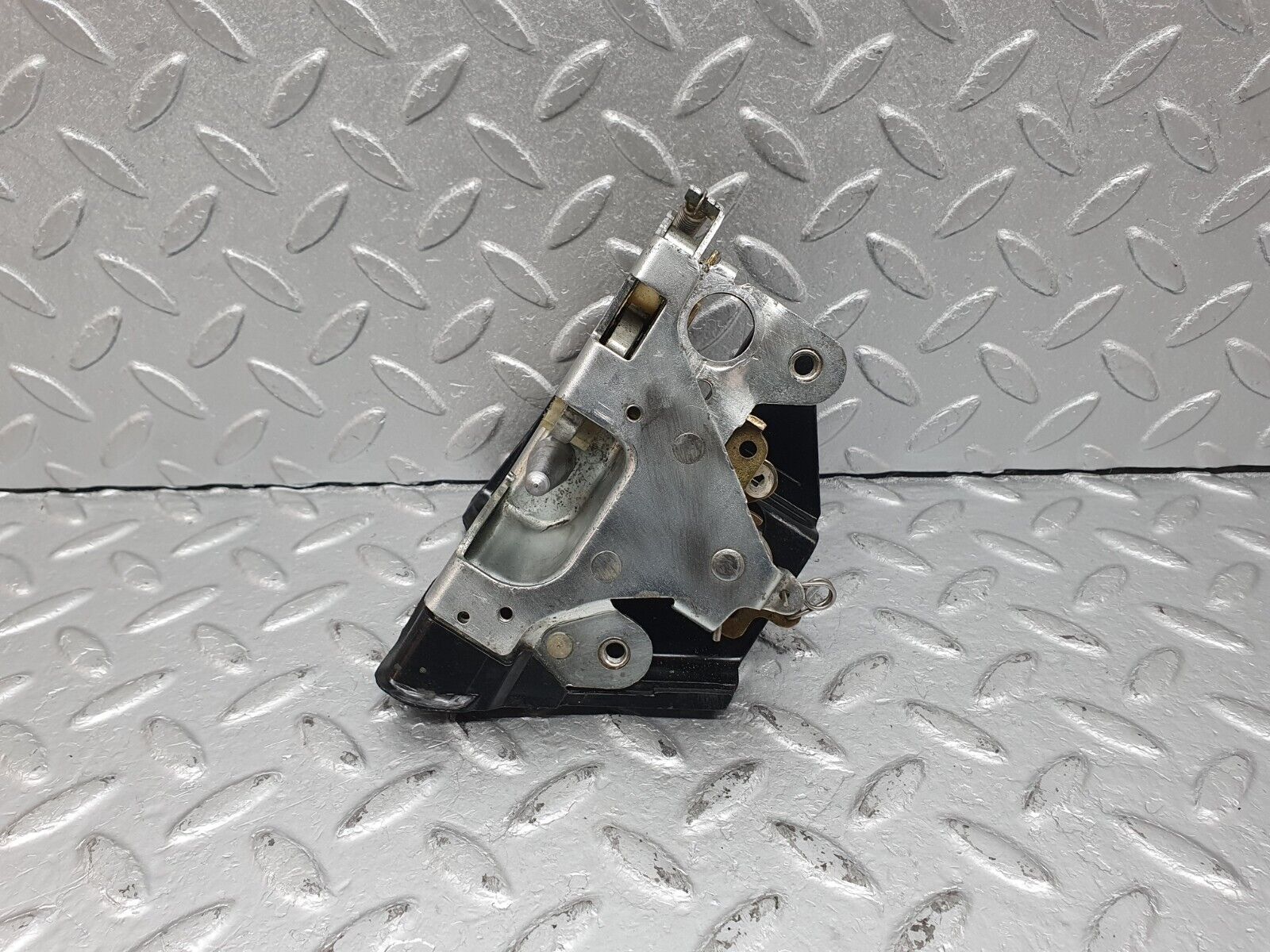 41105 Mercedes-Benz W126 300SE Rear Right Door Lock Mechanism 1237330208