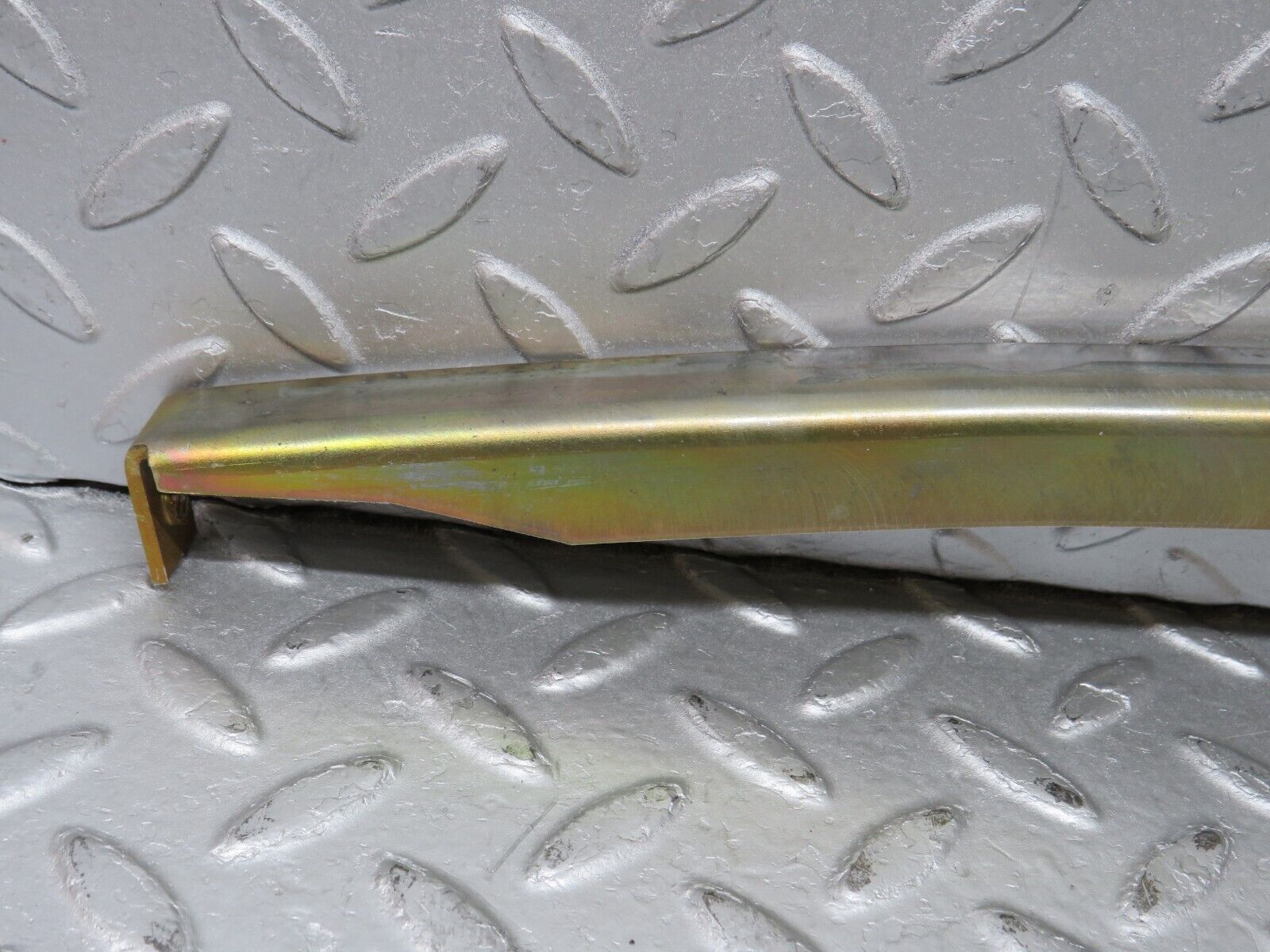 36864 Mercedes-Benz C126 420SEC Coupe Right Door Window Channel