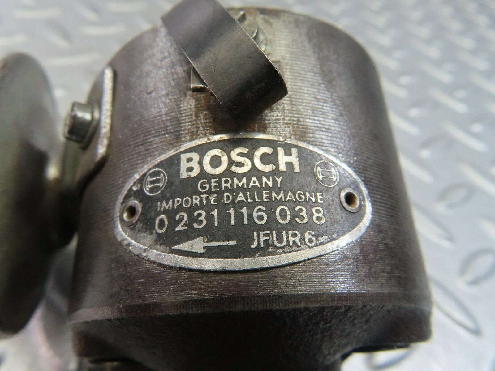 8383 Mercedes-Benz W105 Ignition Distributor 0231116038