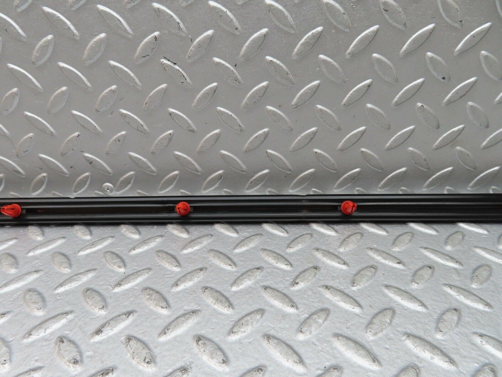 19063 Mercedes-Benz W123 300D Rear Right Door Centre Moulding Trim