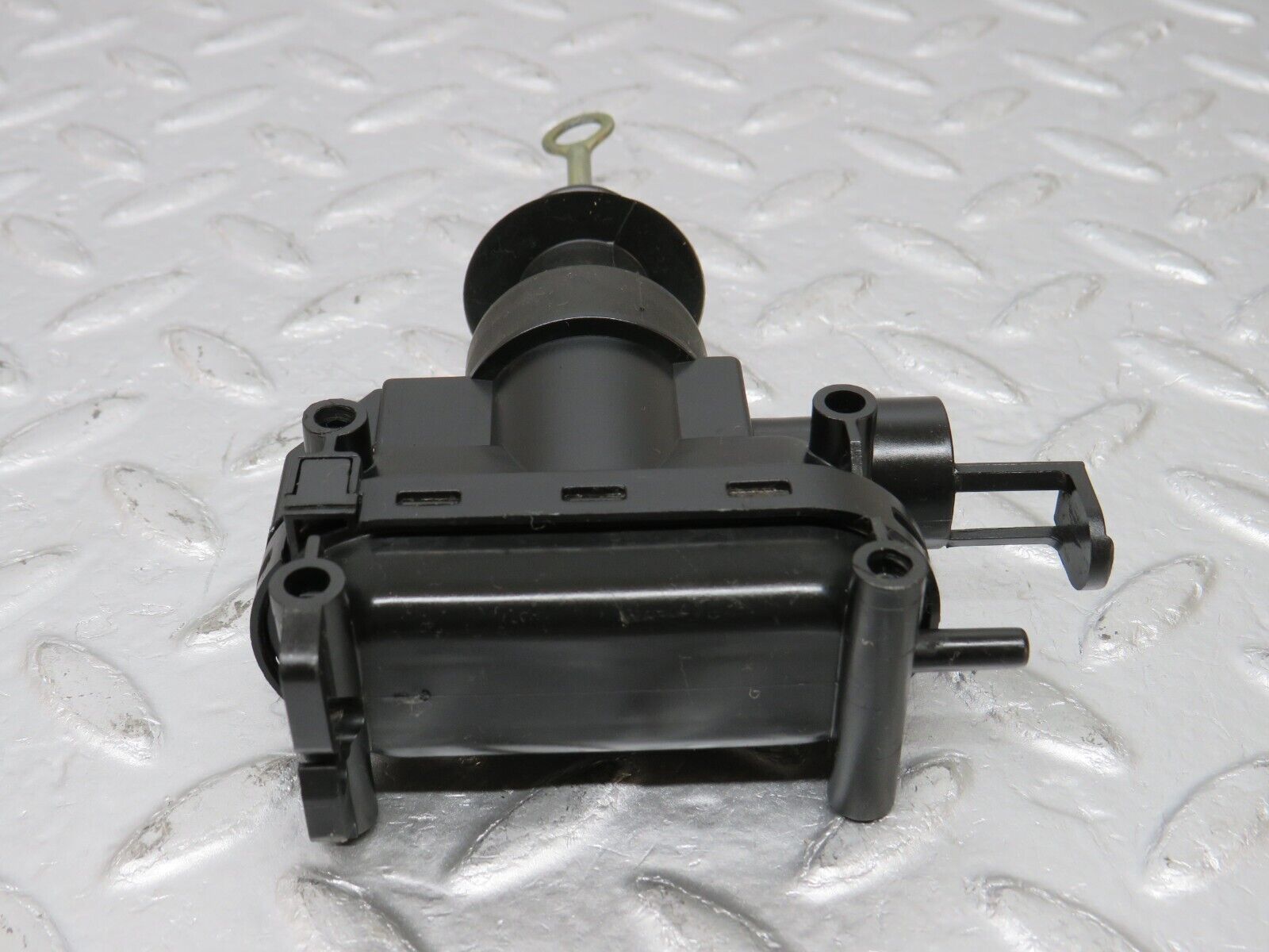 33647 Mercedes-Benz W201 190E 2.0L Door Lock Vacuum Actuator Front Left