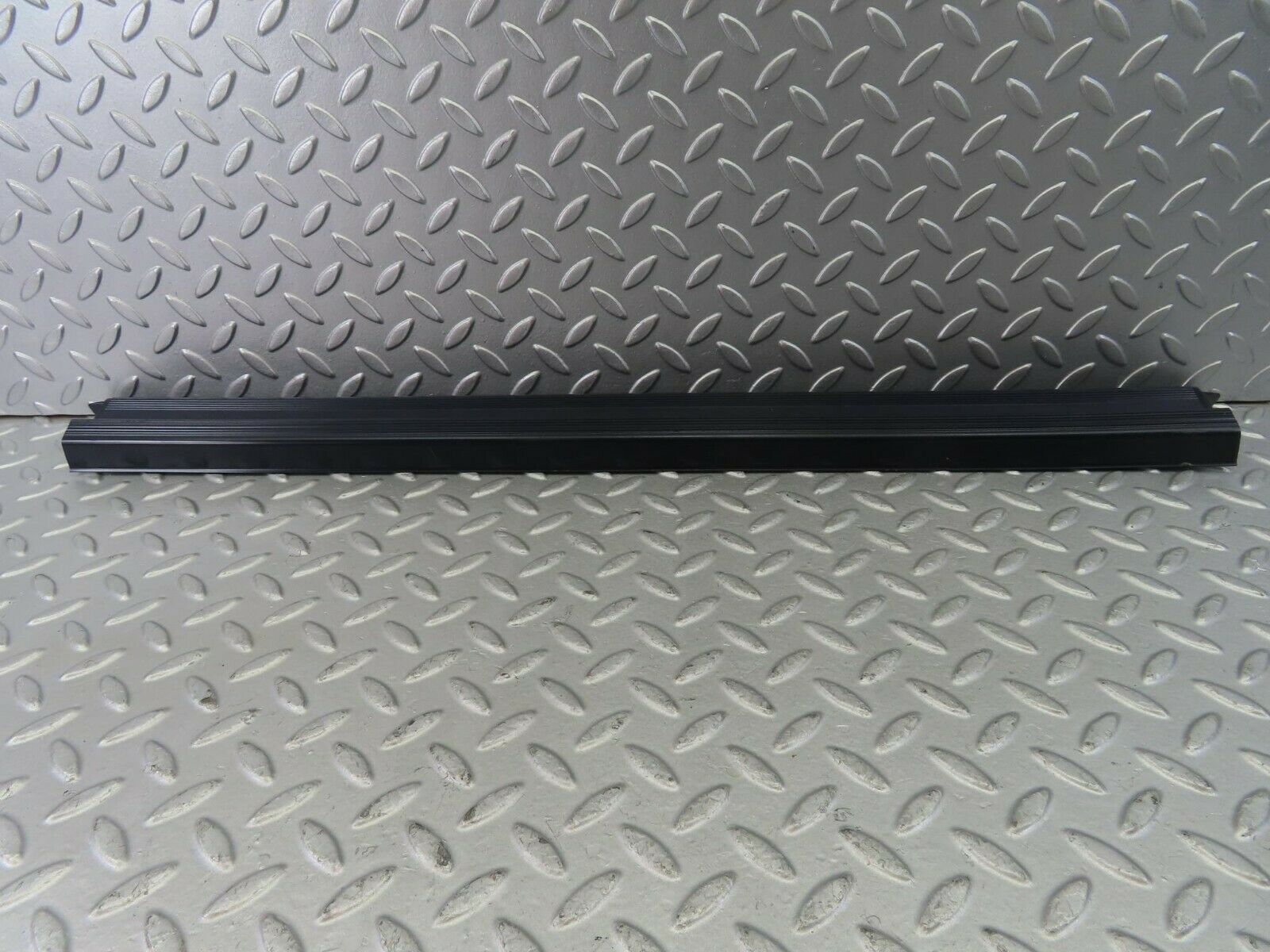 10346 Mercedes-Benz W201 190E Front Left Door Sill Blue
