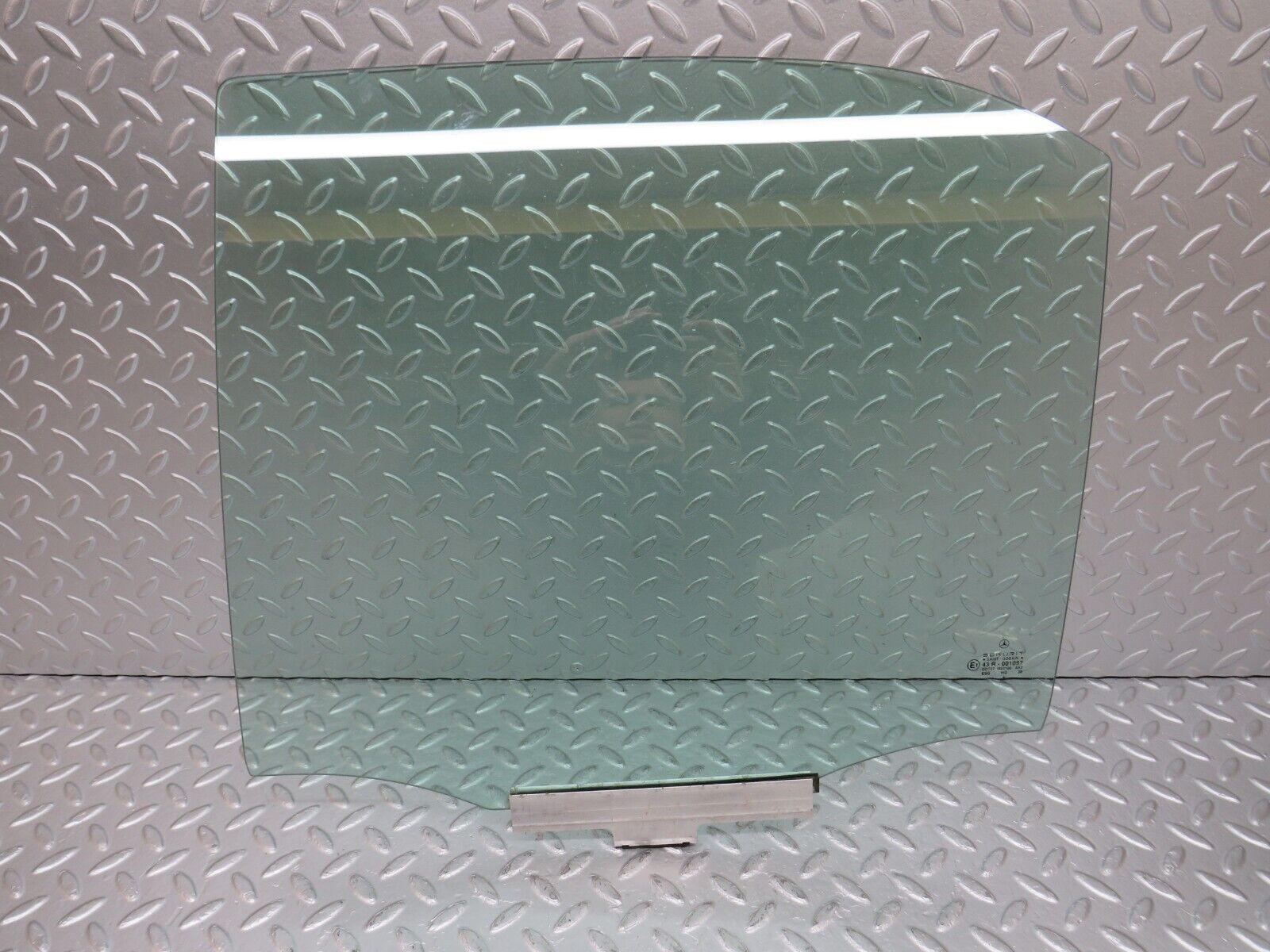 33264 Mercedes-Benz W202 C180 Rear Right Door Window Glass