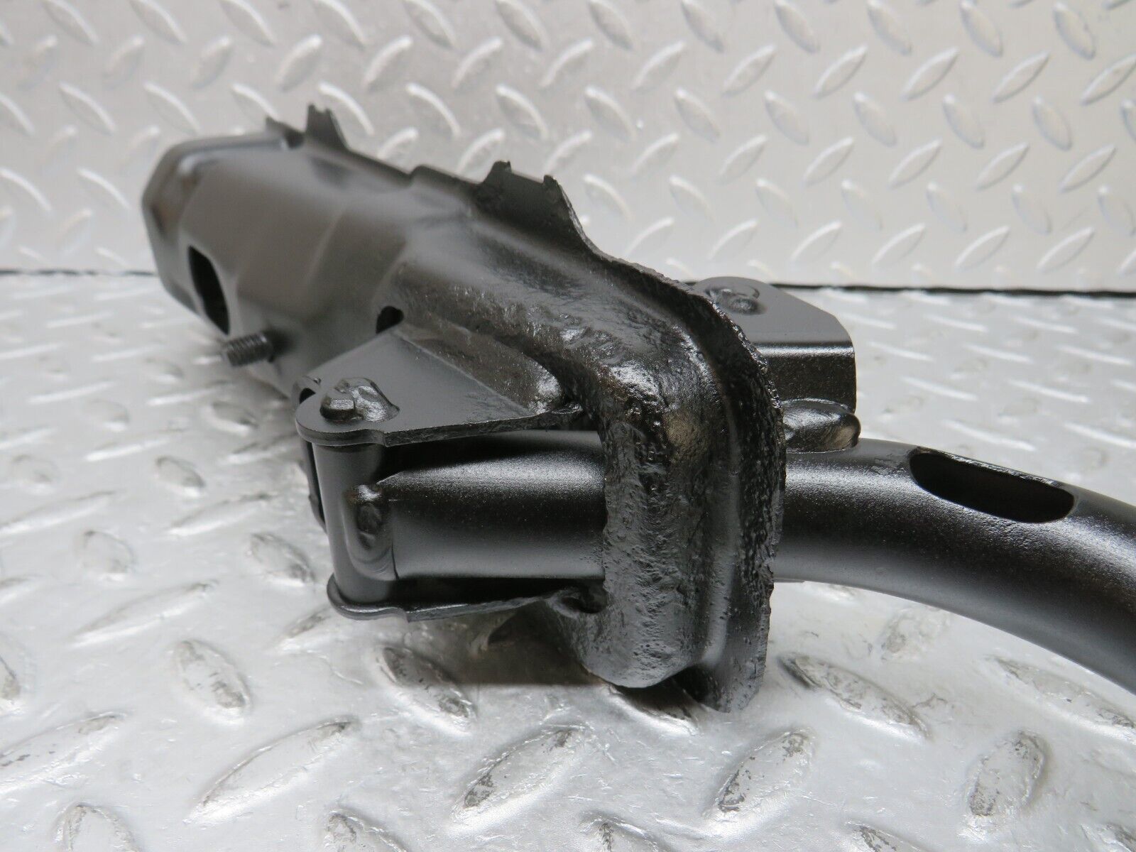 36316 Mercedes-Benz W126 420SE Trunk Hinge Left Side