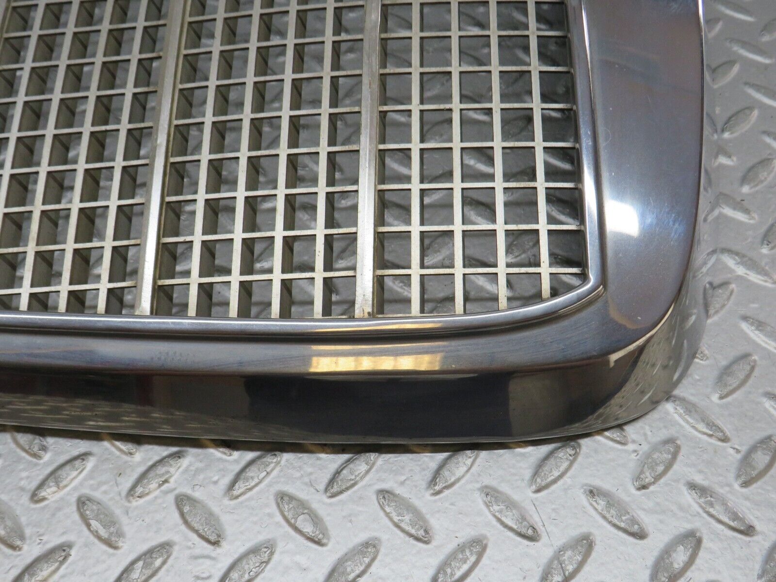 35837 Mercedes-Benz W108 Bonnet Grill Chrome