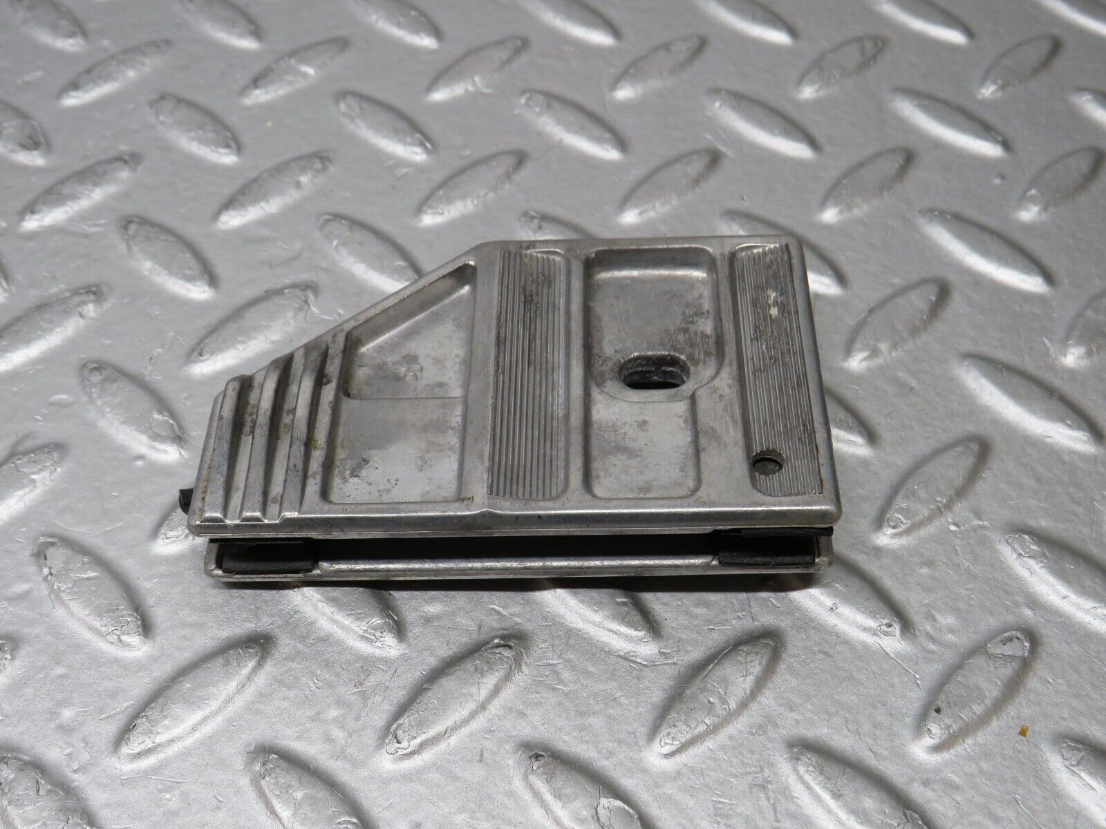 36885 Mercedes-Benz C126 420SEC Coupe Door Window Guide Bracket 1267250632