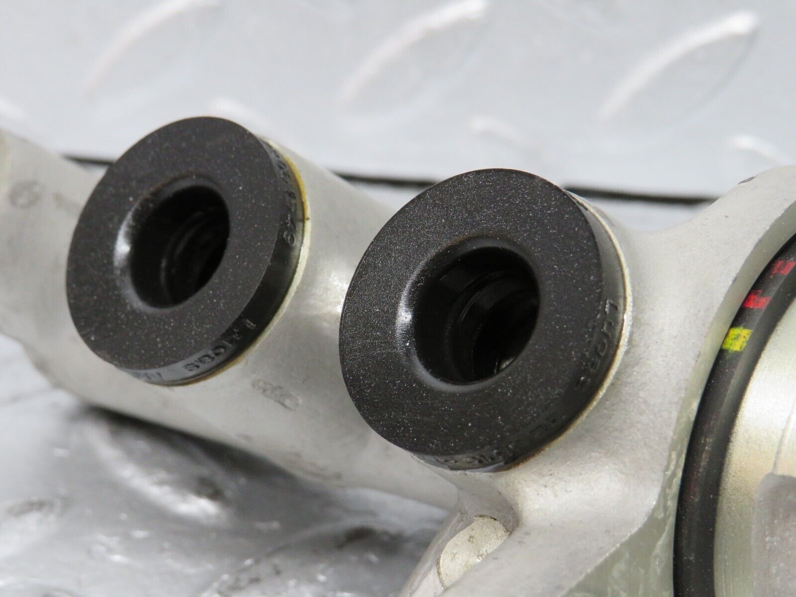 39435 Mercedes-Benz R129 320SL Coupe Brake Master Cylinder Lucas