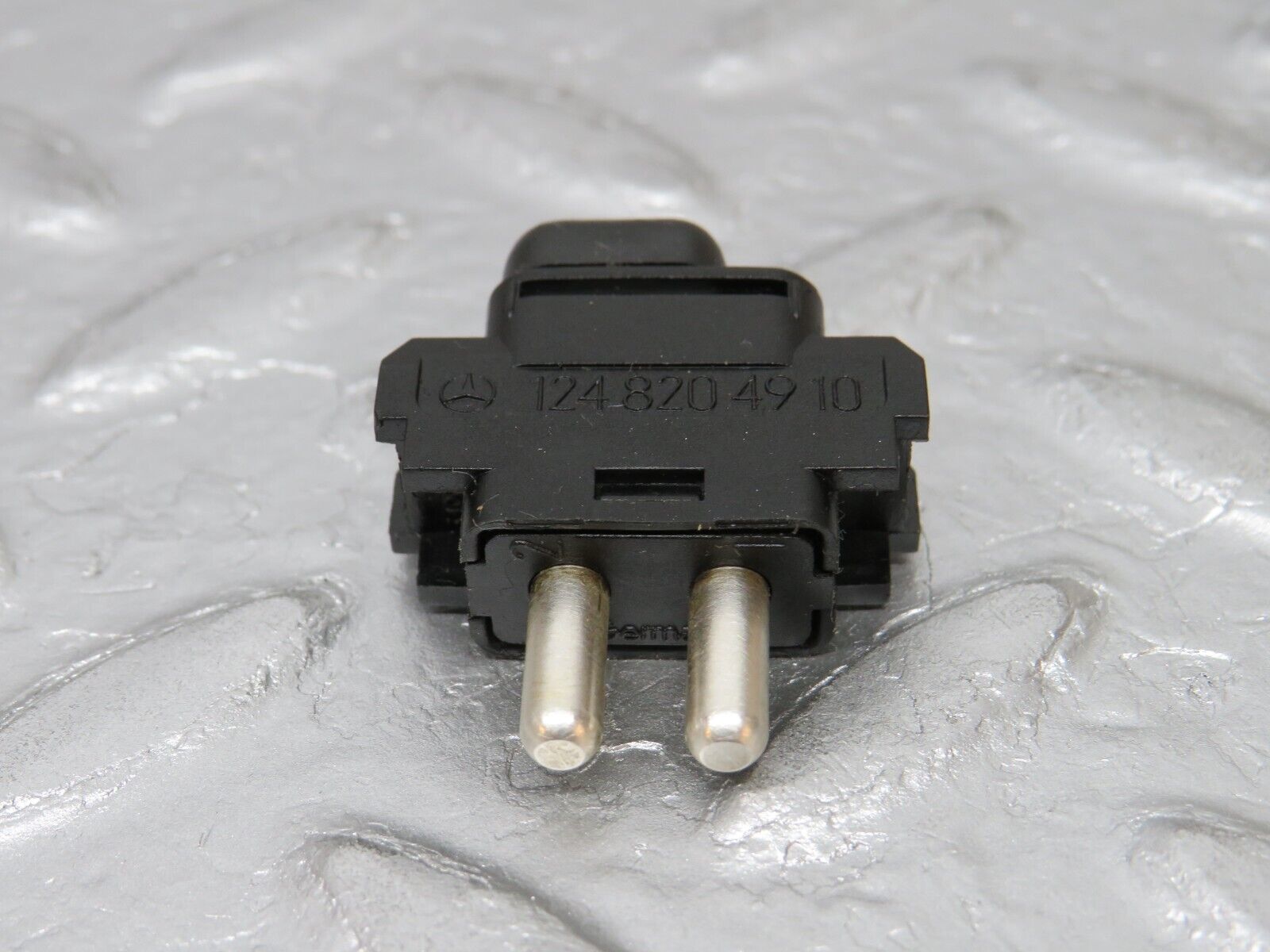 32404 Mercedes-Benz S124 300TE Wagon Child Lock Control Switch 1248204910