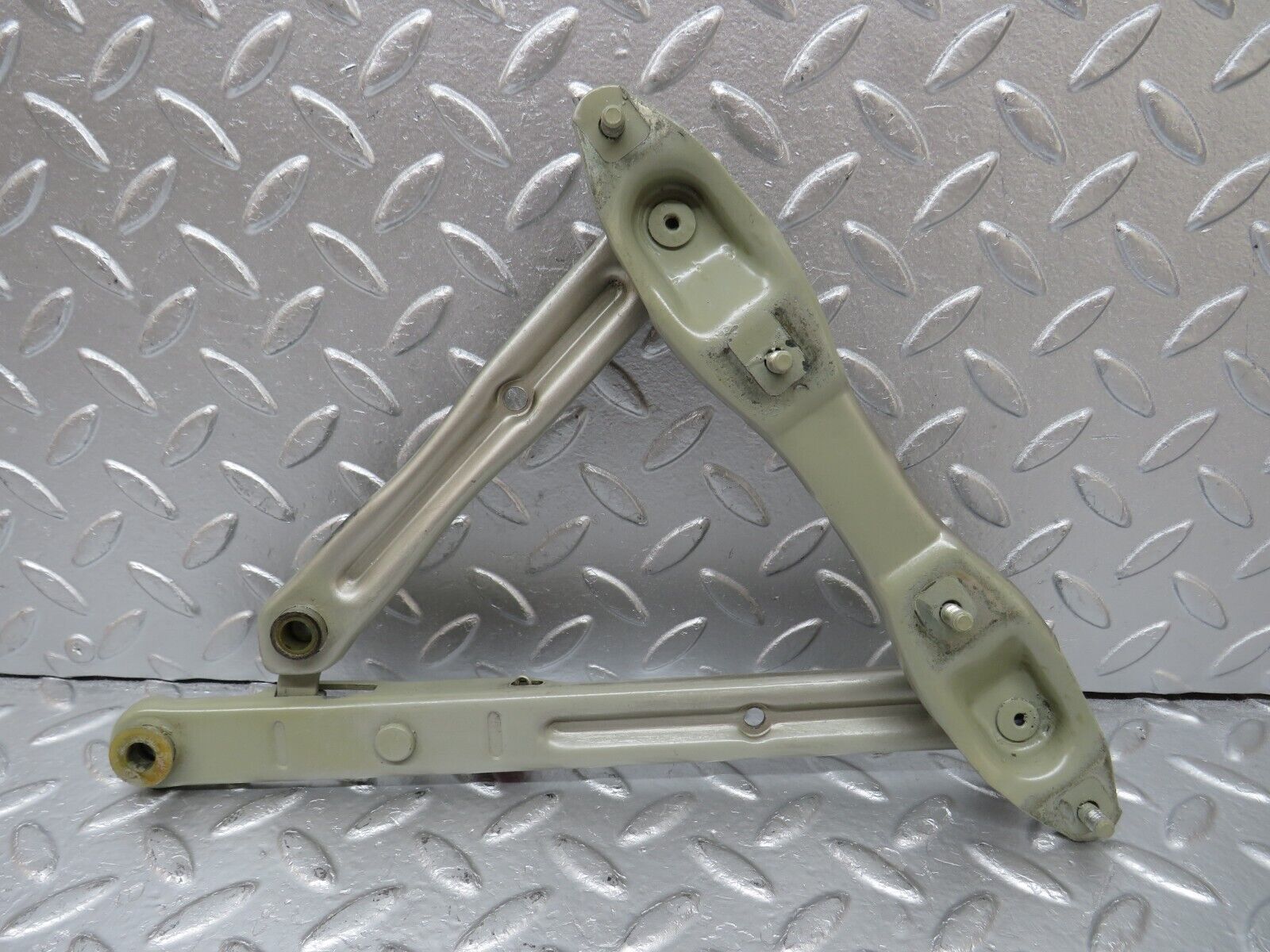 33724 Mercedes-Benz W201 190E 2.0L Bonnet Hinge Left Side