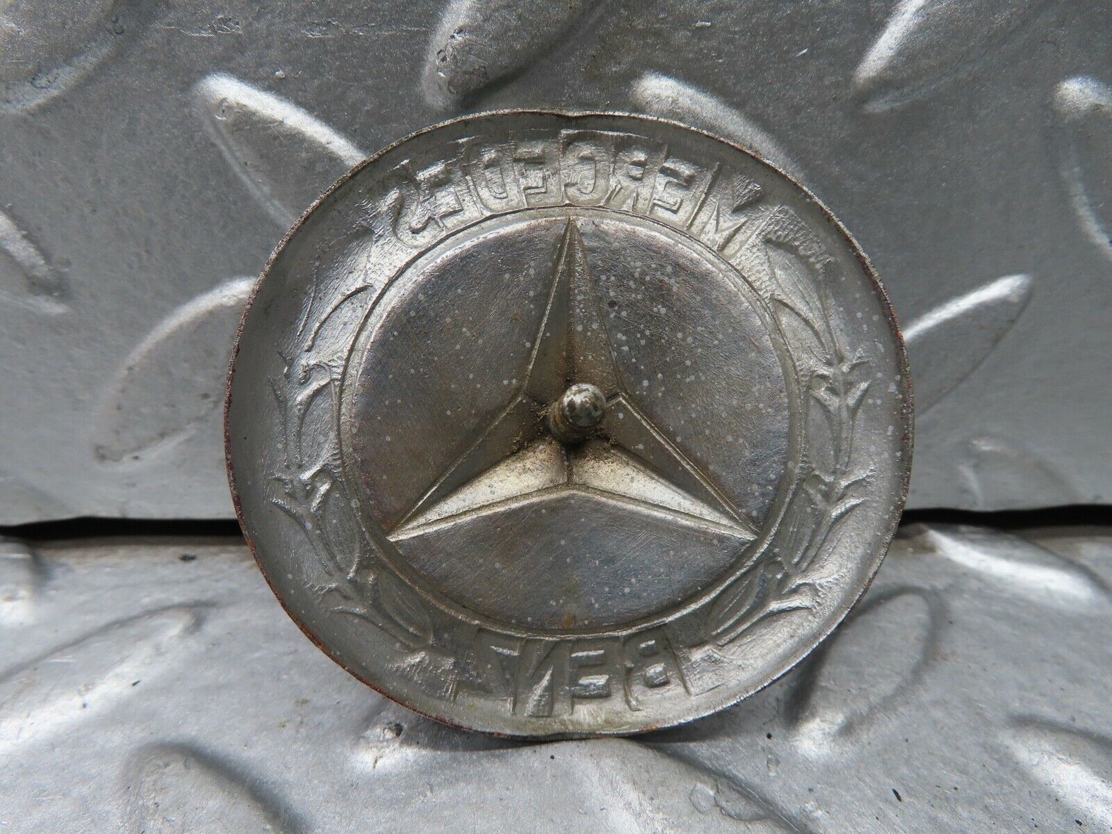 18682 Mercedes-Benz W120 W121 Ponton Bonnet Grill Badge Emblem