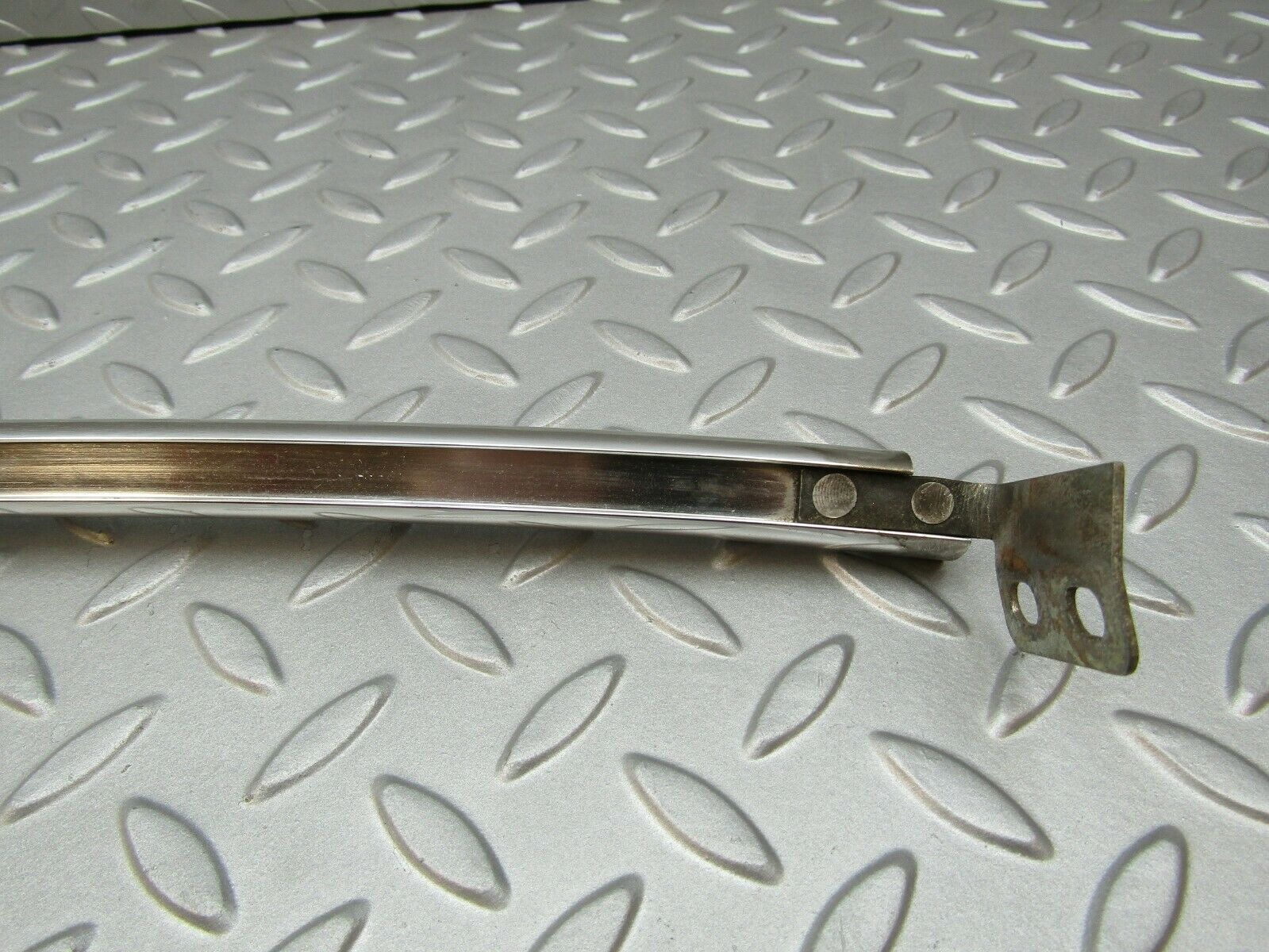 3322 Mercedes-Benz W115 220D Rear Right Chrome Window Chanel