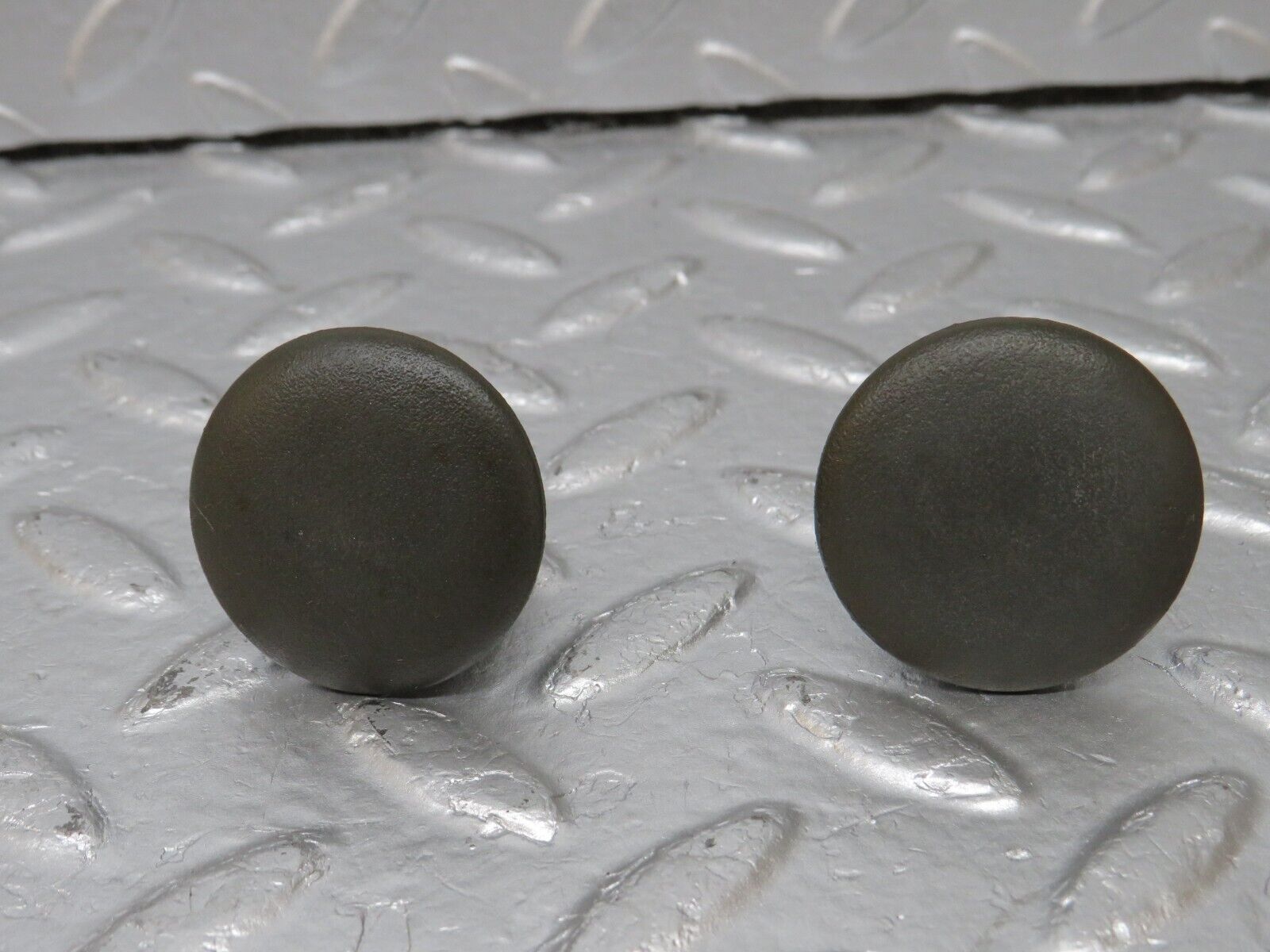 34192 Mercedes-Benz W124 260E Jack Lifting Point Plug 2x 1245830315