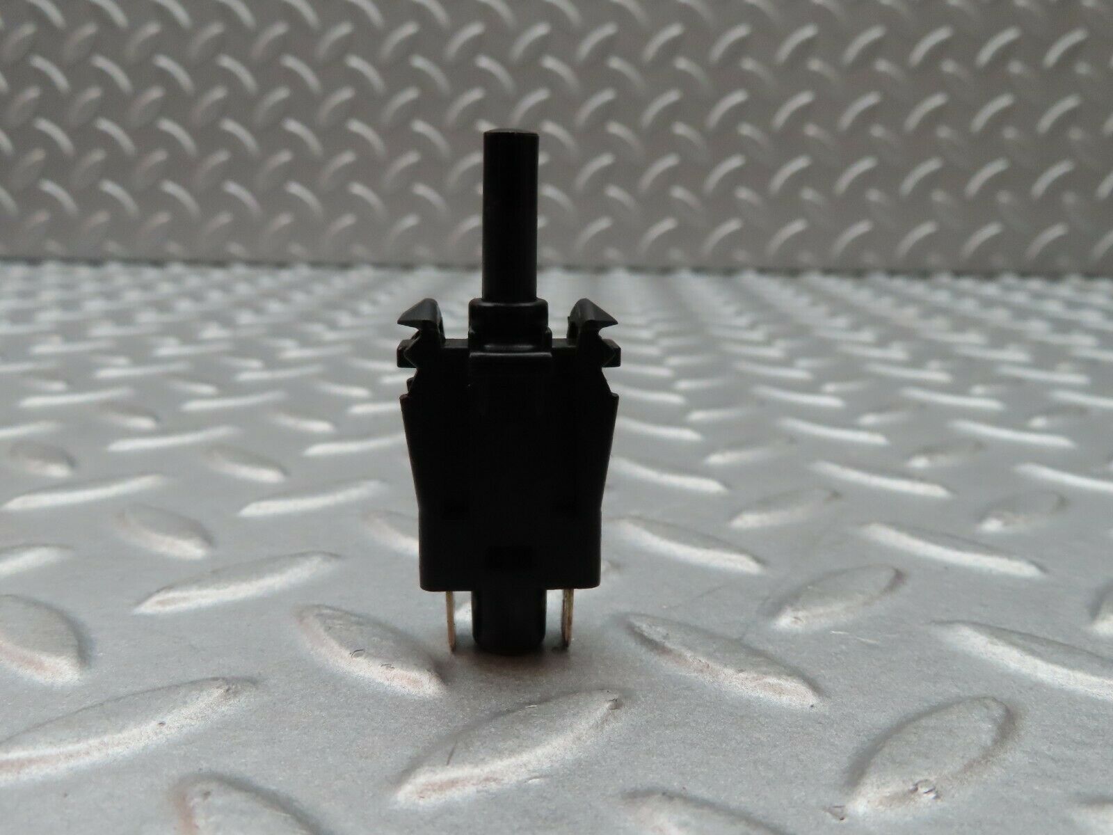 5762 Mercedes-Benz W123 200 Door Contact Switch 0015458714