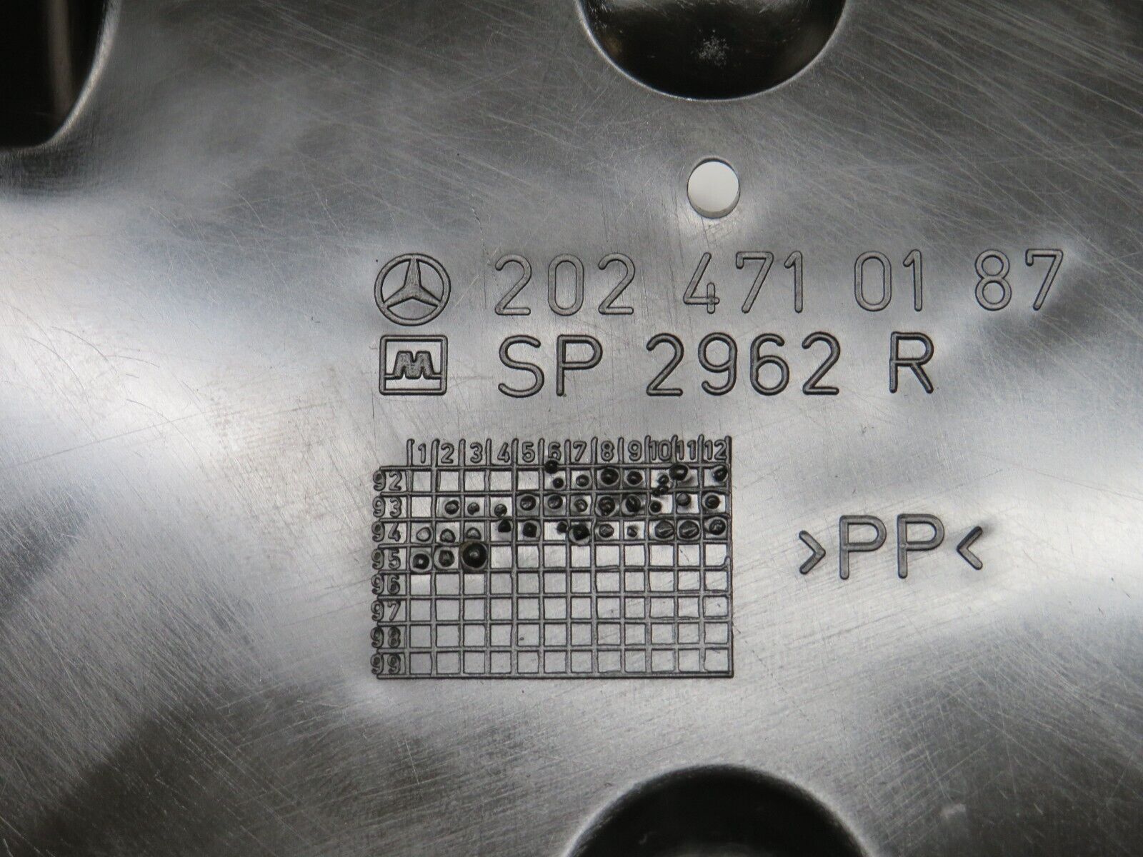 33279 Mercedes-Benz W202 C180 Fuel Tank Plastic Cover 2024710187