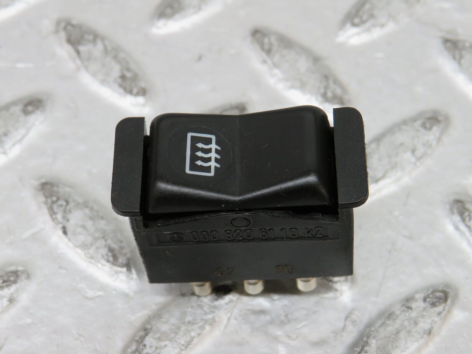 28491 Mercedes-Benz S123 240D Wagon Rear Heated Window Switch 0008206110