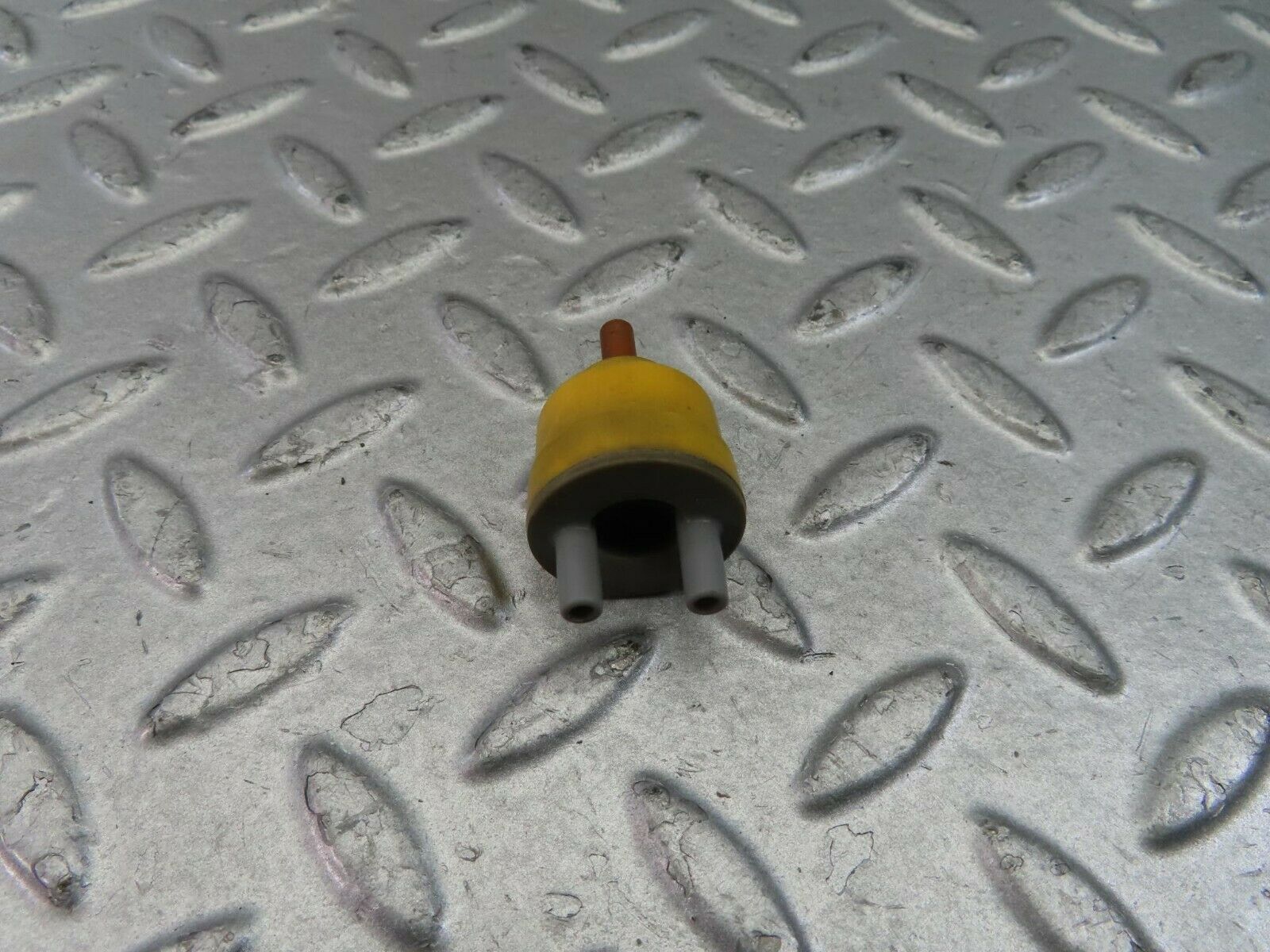 9738 Mercedes-Benz C123 280CE Coupe Vacuum Check Valve